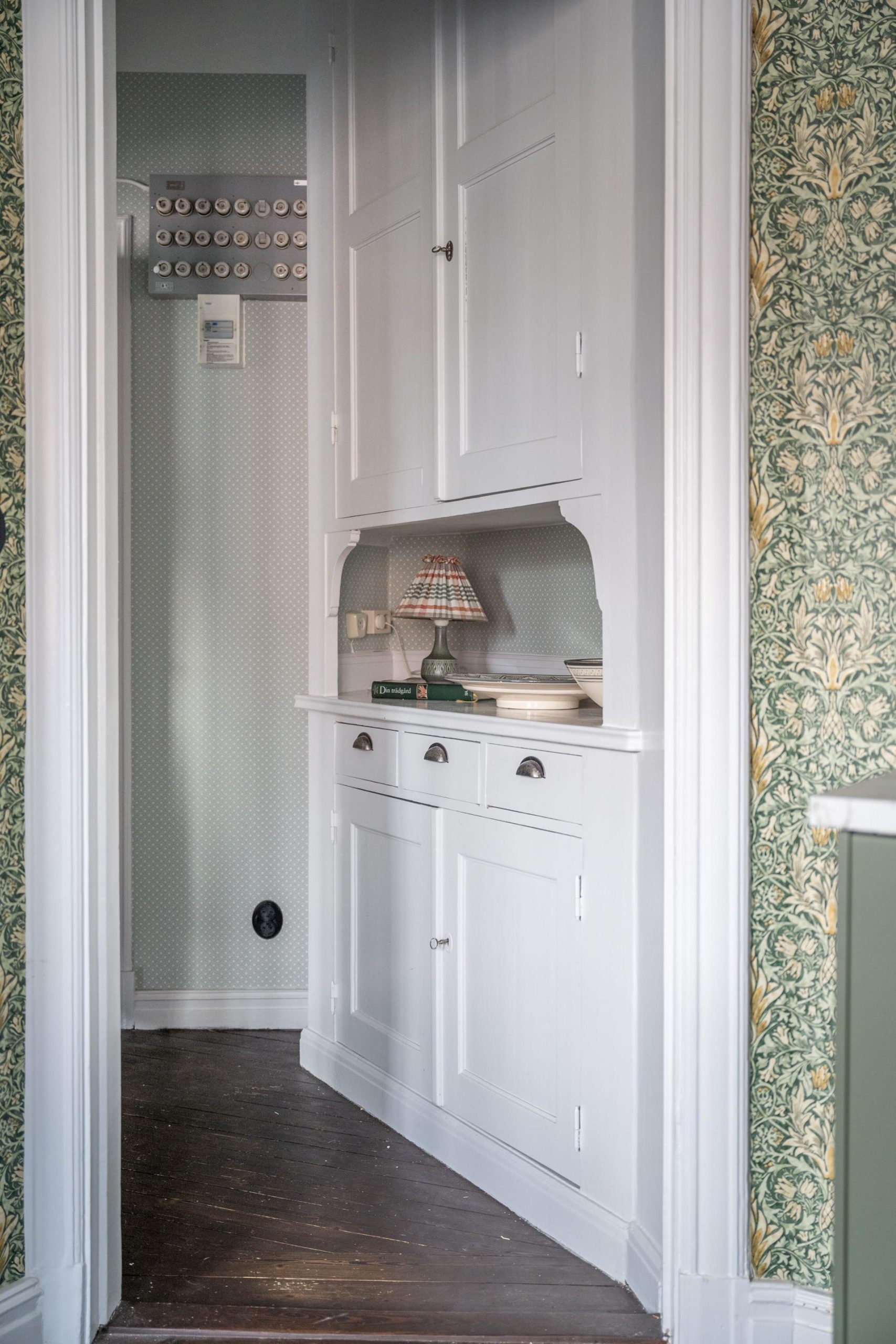 cuisine décoration scandinave verte avec papier-peint Snakeshead de William Morris cuisine décoration scandinave verte avec papier-peint Snakeshead de William Morris