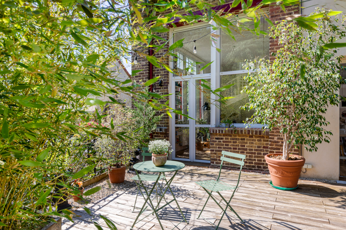 terrasse maison ancienne en briques rénovée près de Paris Photo :  © Oksana Champetier