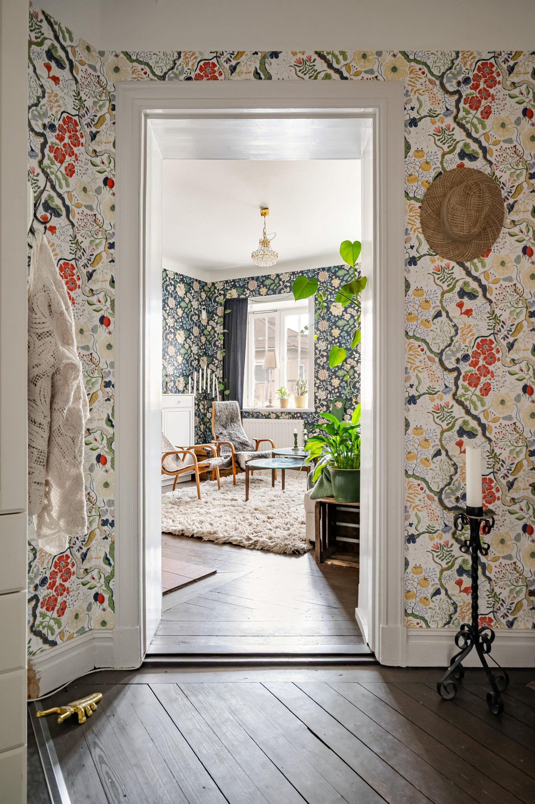 entrée décoration scandinave avec papier-peint Ann de Midbec entrée décoration scandinave avec papier-peint Ann de Midbec