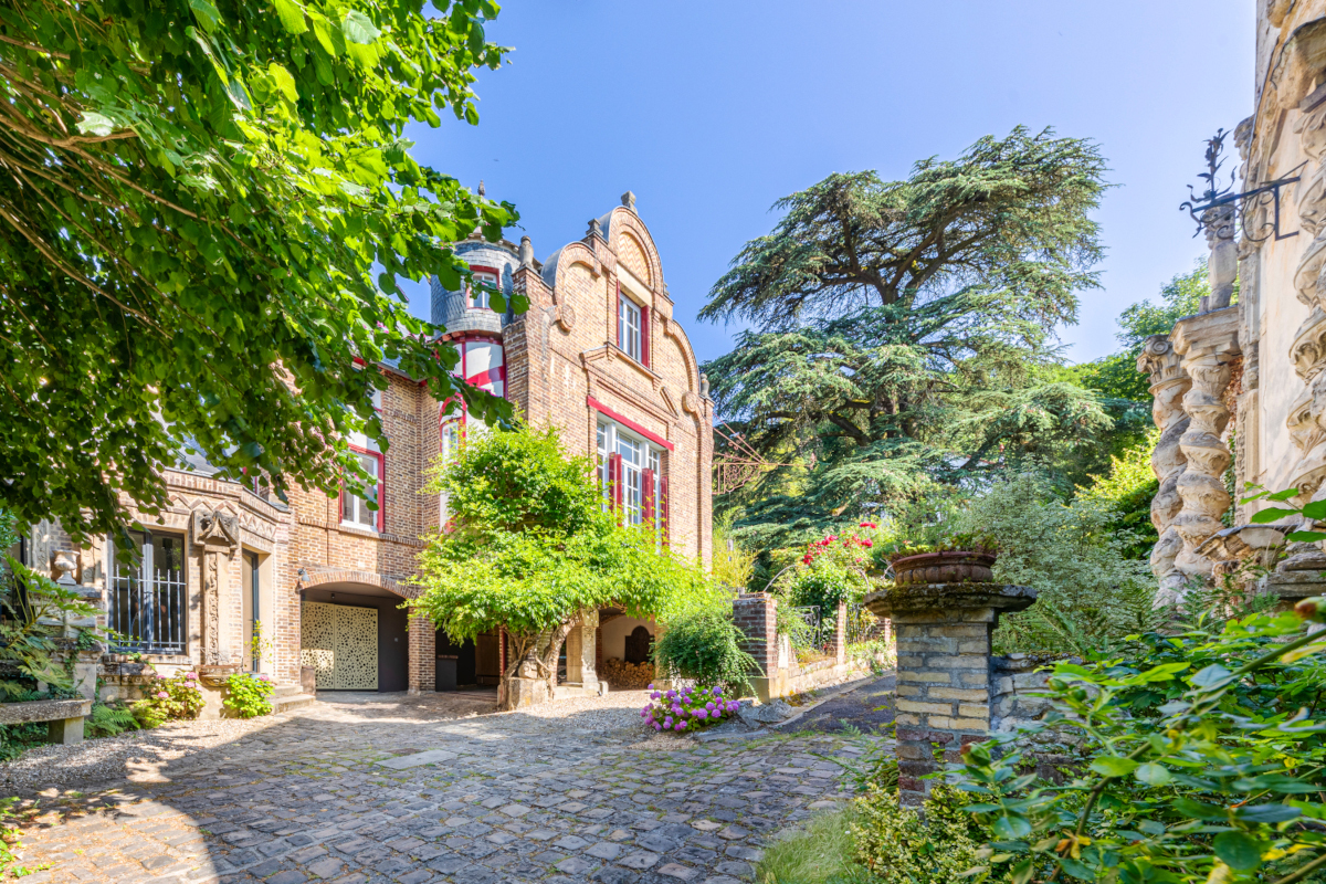 maison ancienne en briques rénovée près de Paris Photo :  © Oksana Champetier