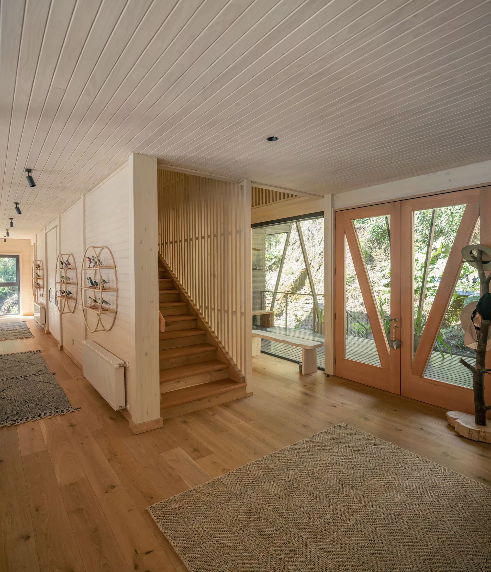 entrée avec escalier maison en bois entrée avec escalier maison en bois