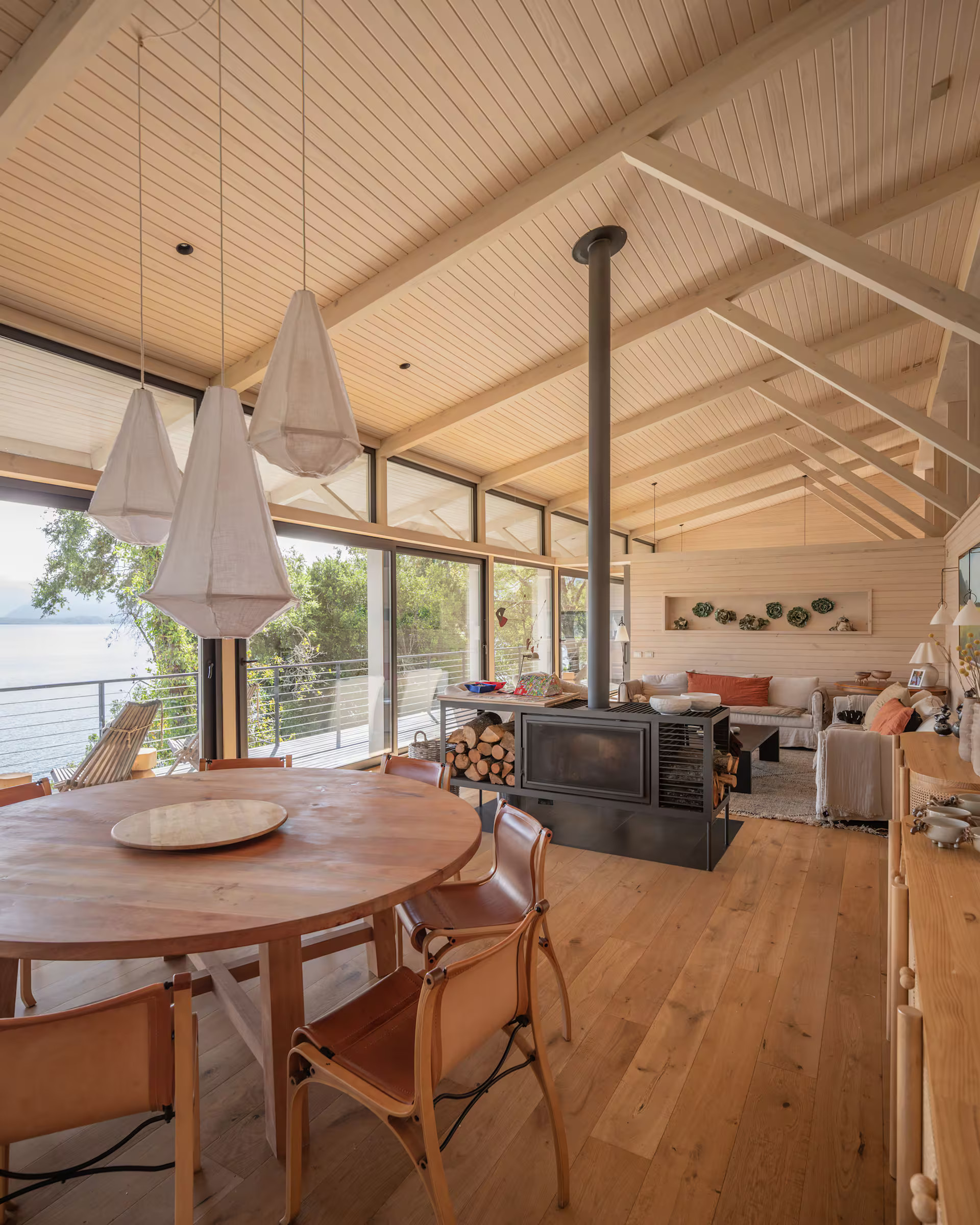 salon avec cheminée maison en bois salon avec cheminée maison en bois