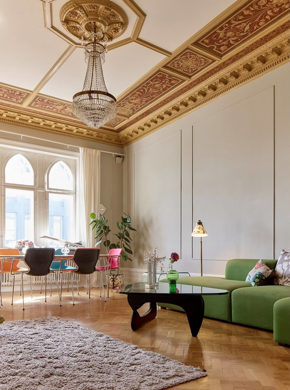 salle à manger et salon sol parquet à chevrons moulures décoration design scandinave salle à manger et salon sol parquet à chevrons moulures décoration design scandinave