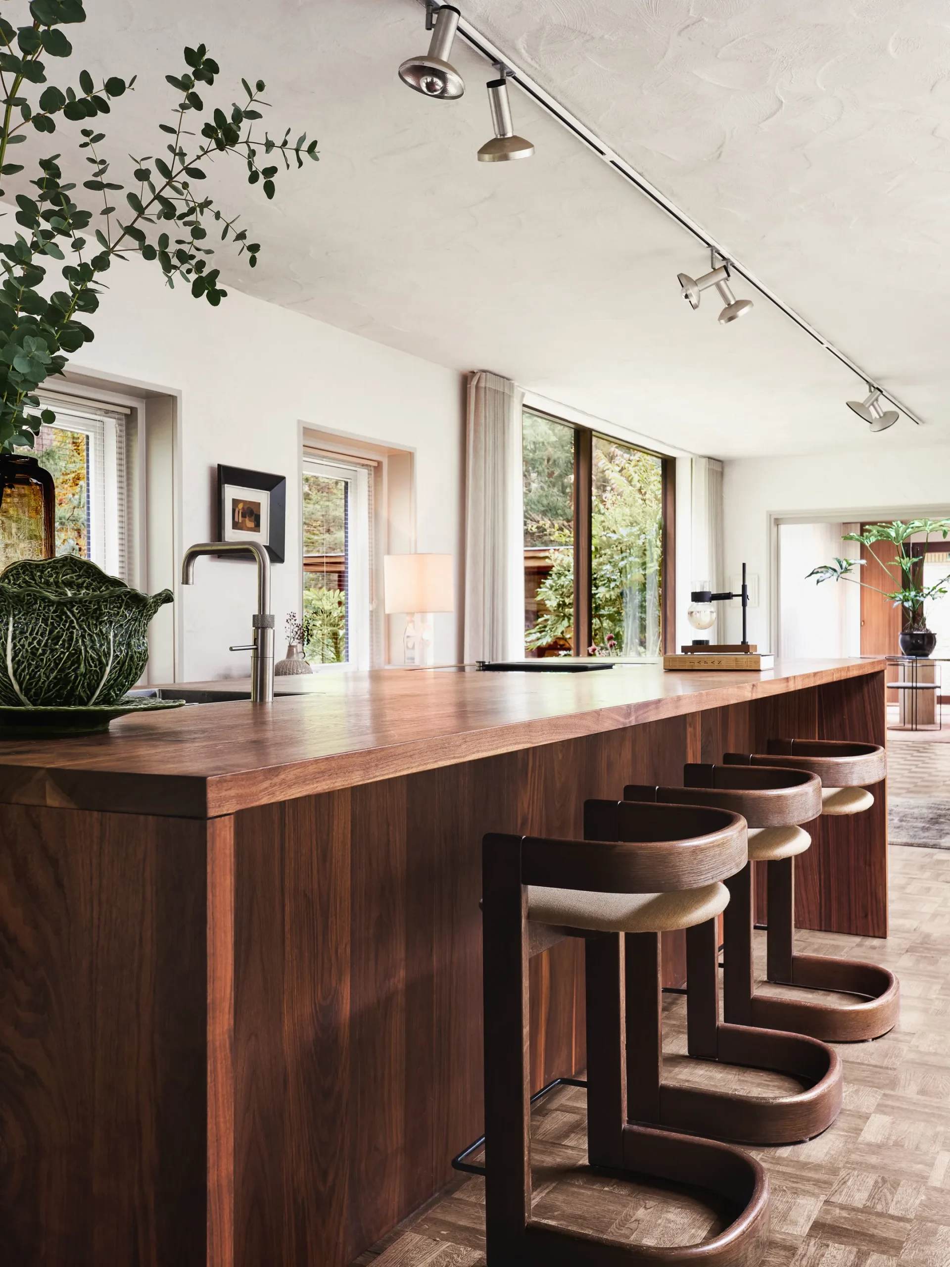 cuisine noyer maison contemporaine Pays-Bas décoration mid-century cuisine noyer maison contemporaine Pays-Bas décoration mid-century