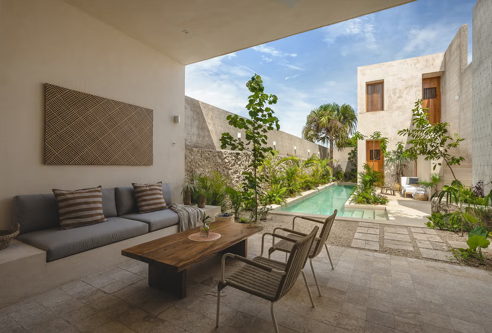 terrasse et jardin avec piscine maison Yucatan Merida rénovée terrasse et jardin avec piscine maison Yucatan Merida rénovée