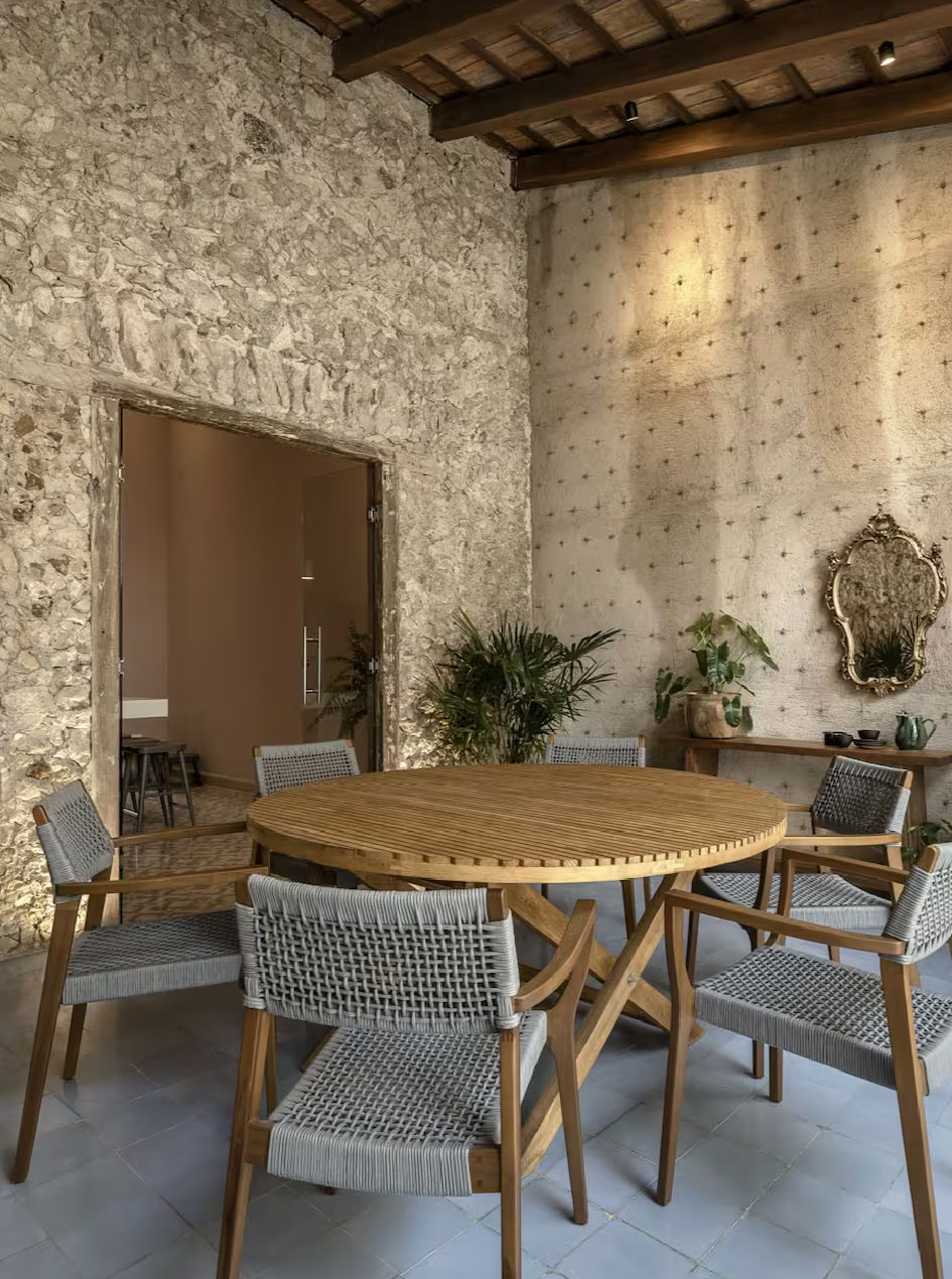 terrasse couverte avec poutres murs pierres maison Merida terrasse couverte avec poutres murs pierres maison Merida