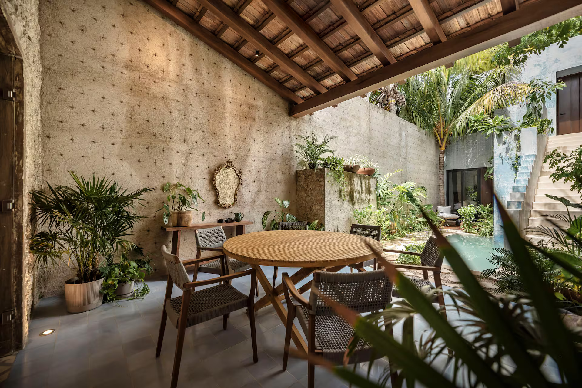 terrasse couverte avec poutres murs pierres maison Merida avec piscine terrasse couverte avec poutres murs pierres maison Merida avec piscine