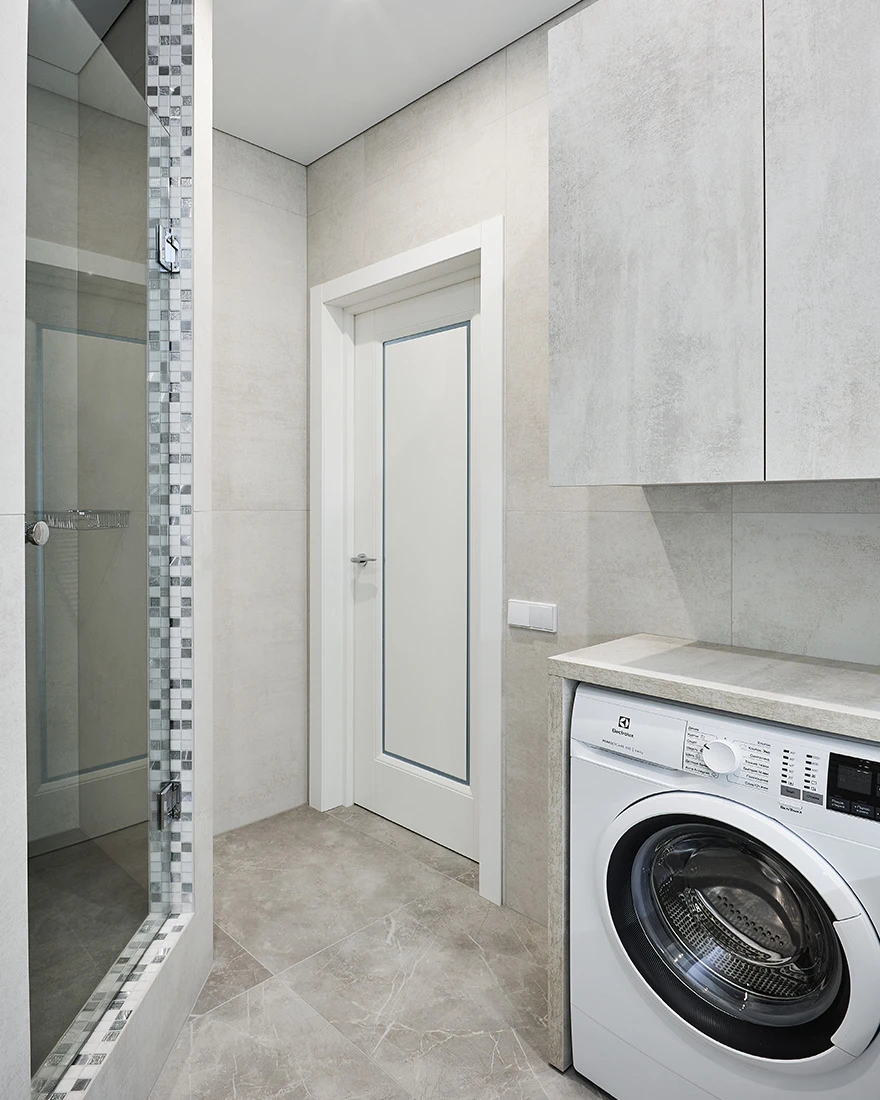 buanderie dans salle de bain design blanche et beige