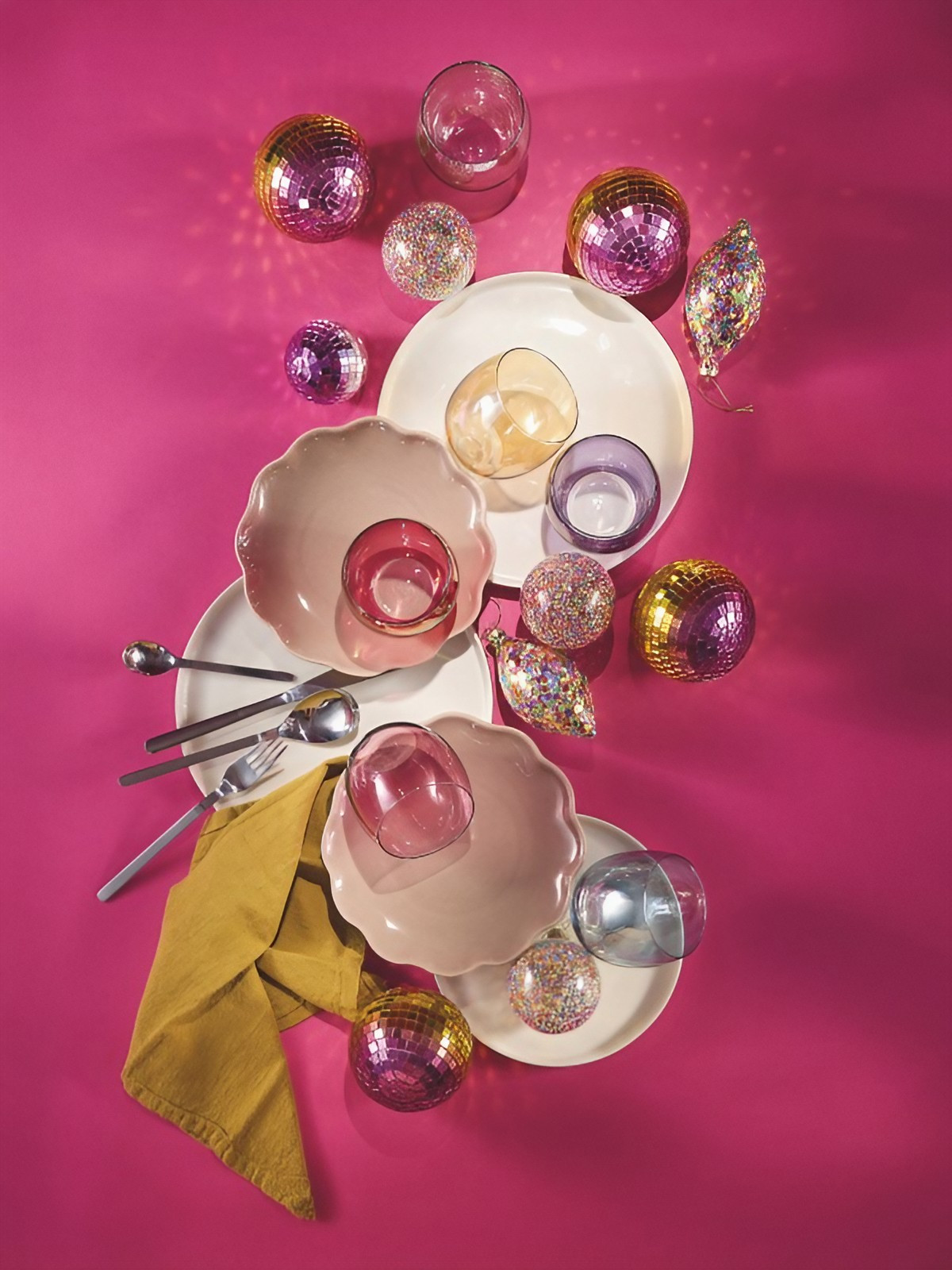 table de fête tons roses Maisons du Monde Noël 2025 Palm Beach