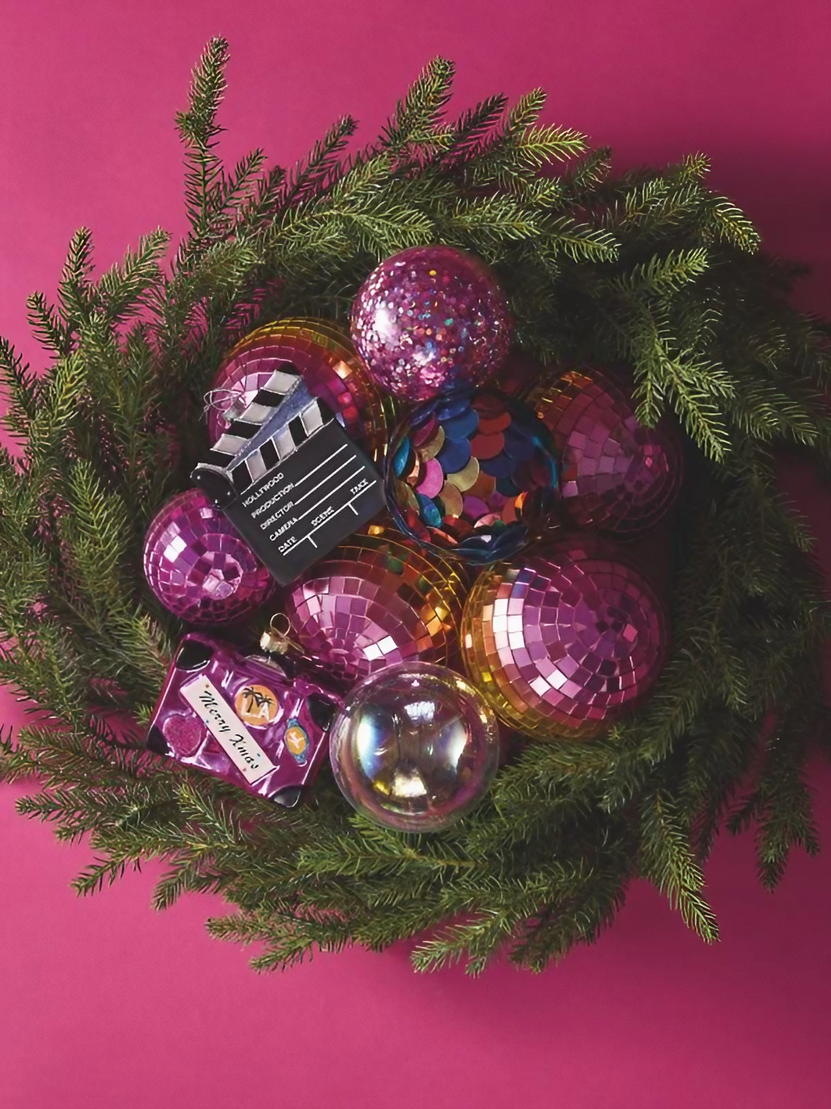 boules pour sapin roses à facettes Maisons du Monde Noël 2025 Palm Beach