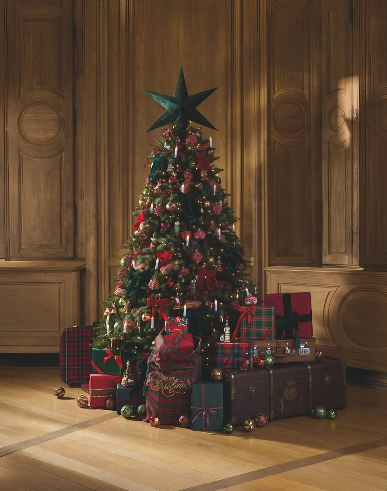 sapin et cadeaux rouge et vert Maisons du Monde Noël 2025 Londres