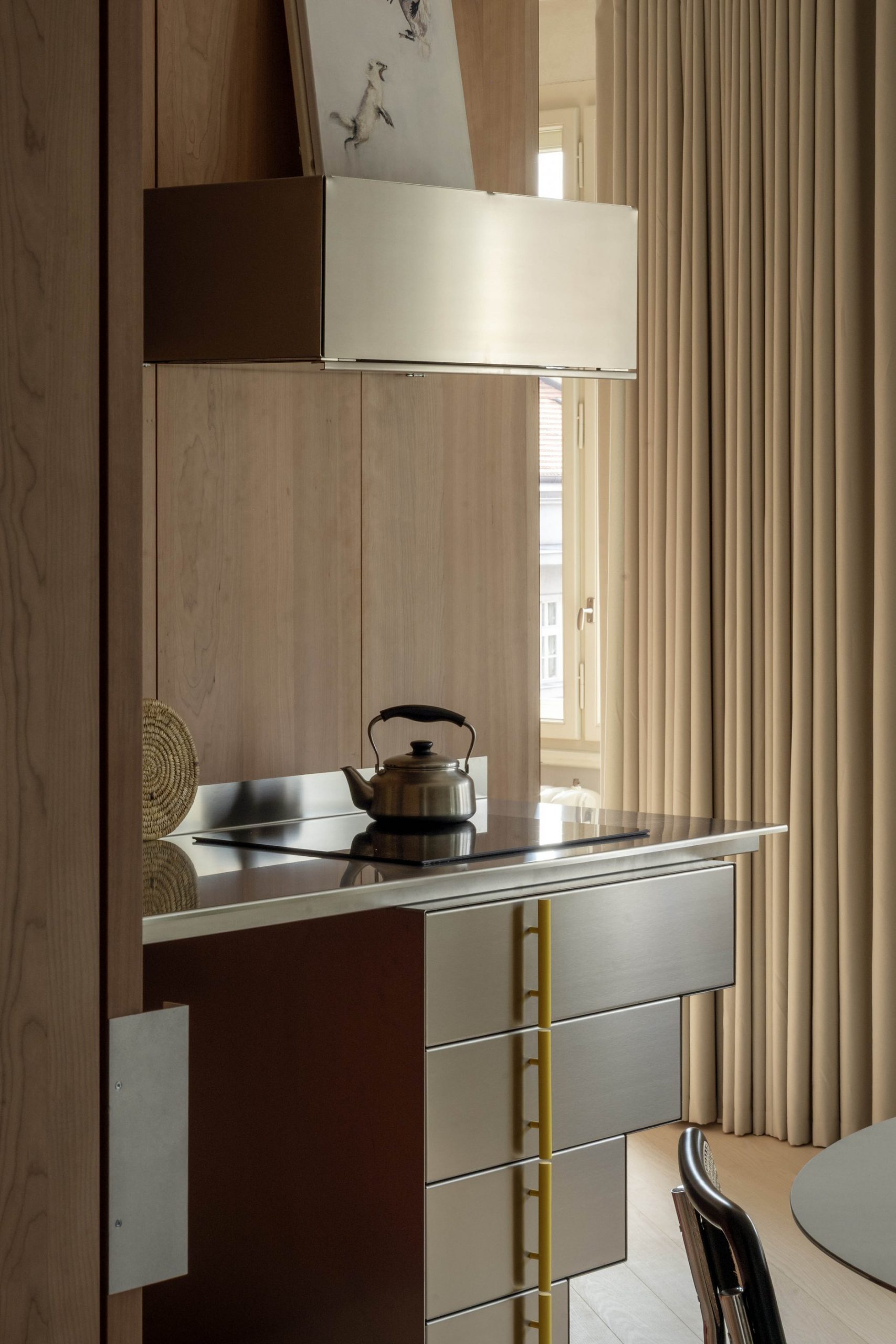 cuisine meubles inox appartement rénové appartement design style sixties cuisine meubles inox appartement rénové appartement design style sixties