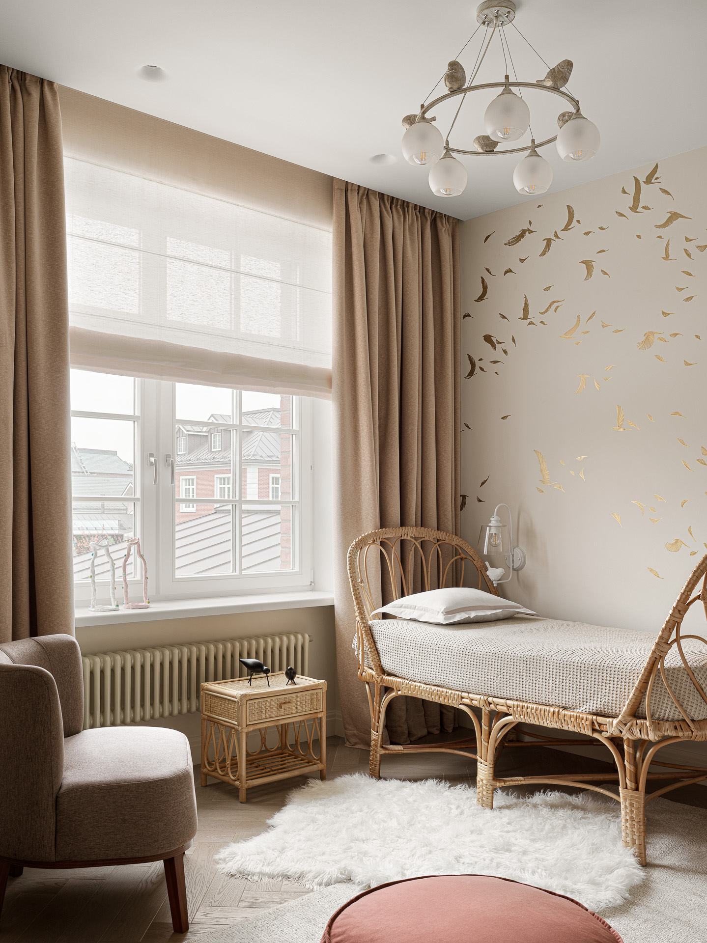 chambre enfant mur papier-peint oiseaux dorés
