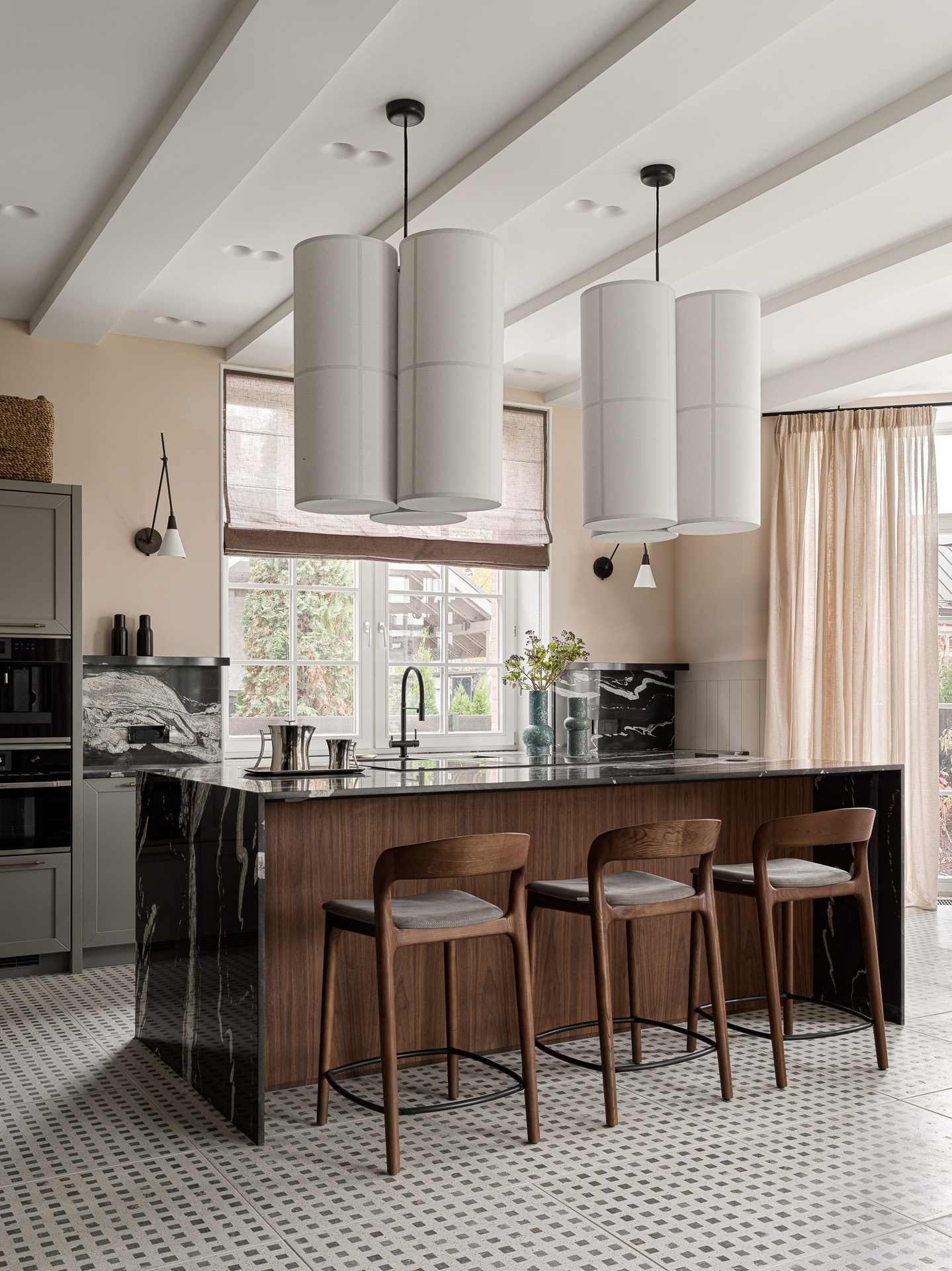 cuisine grise et noyer ouverte décoration contemporaine