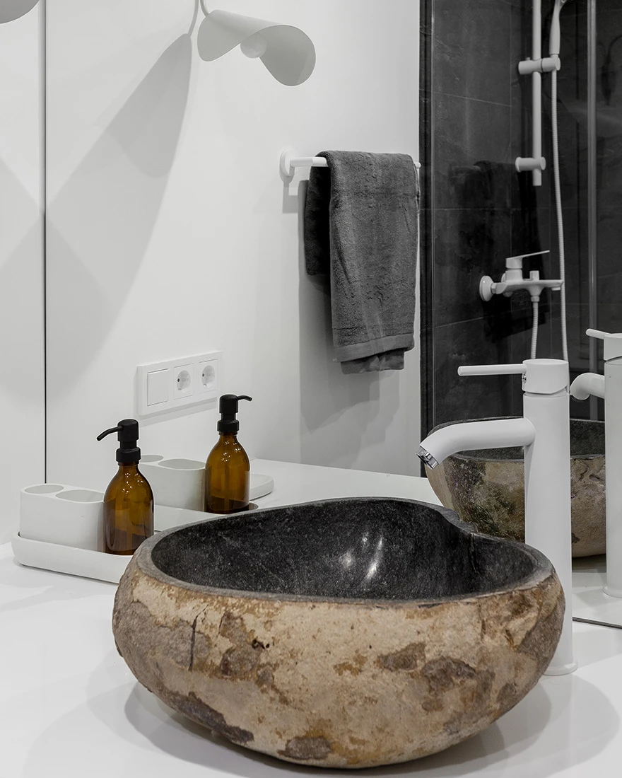 salle de bain design blanche et noire avec vasque pierre salle de bain design blanche et noire avec vasque pierre