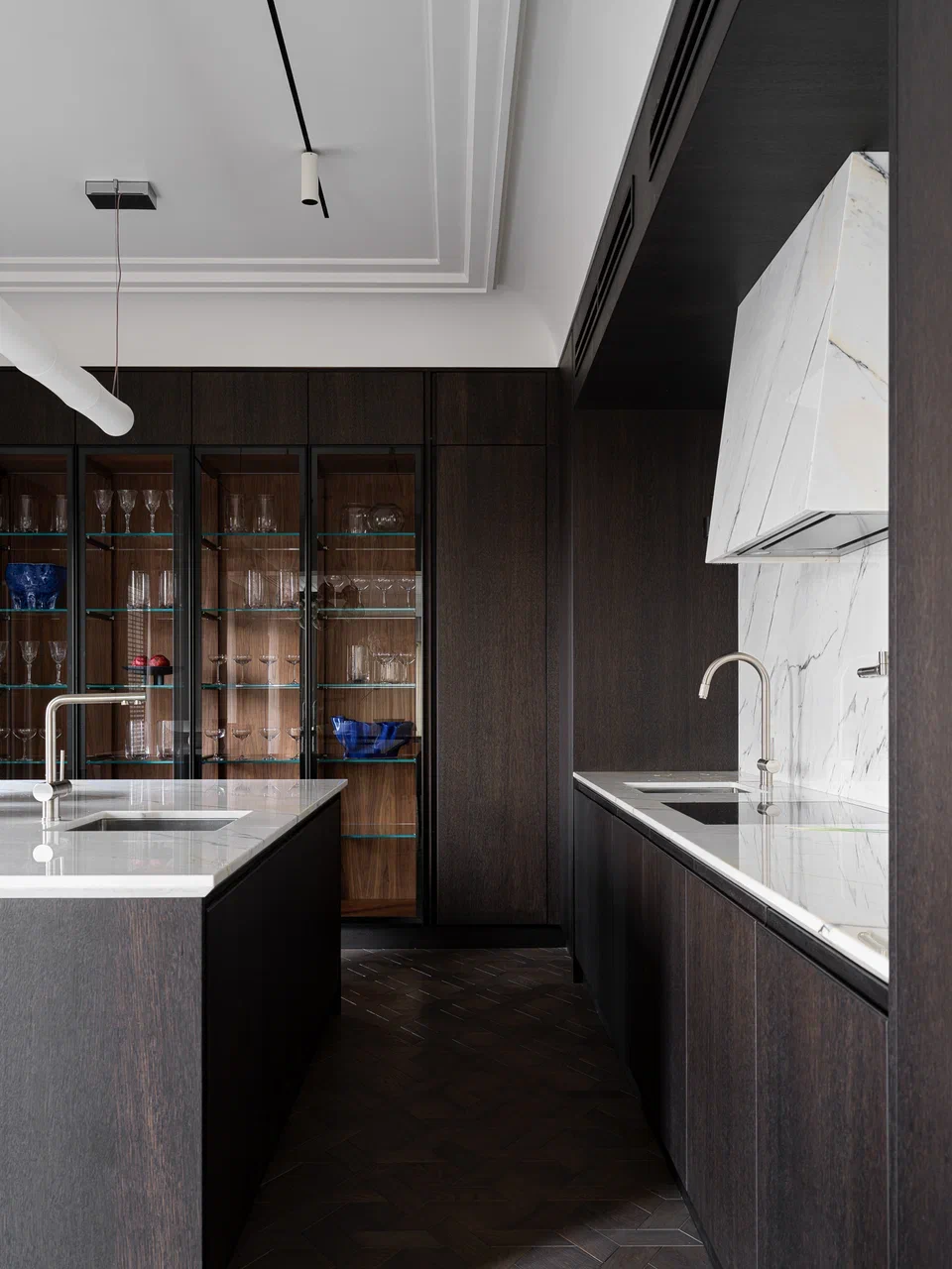 cuisine bois et marbre appartement contemporain