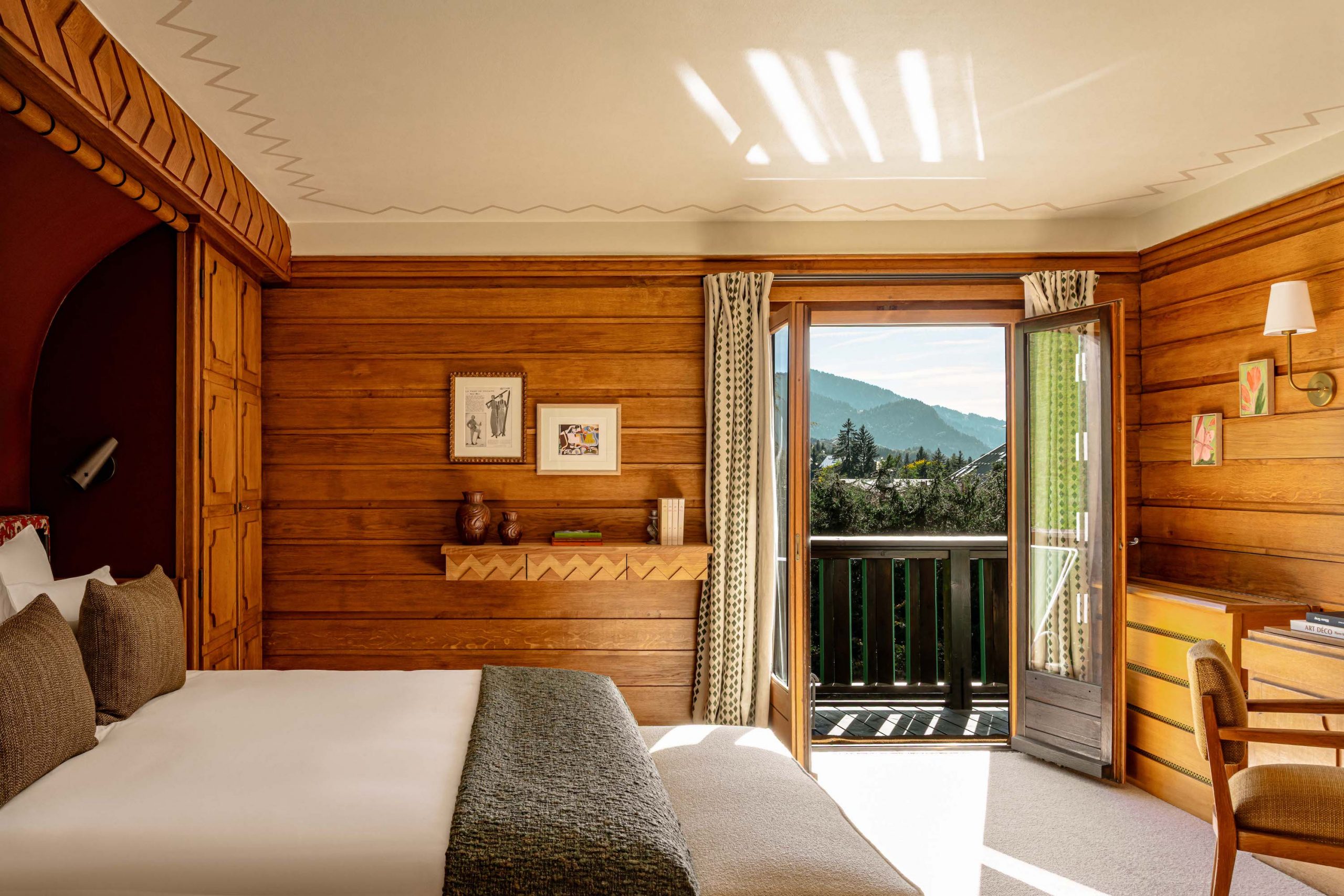 chambre murs bois chalet Mégève Le Sarto Iconic House chambre murs bois chalet Mégève Le Sarto Iconic House
