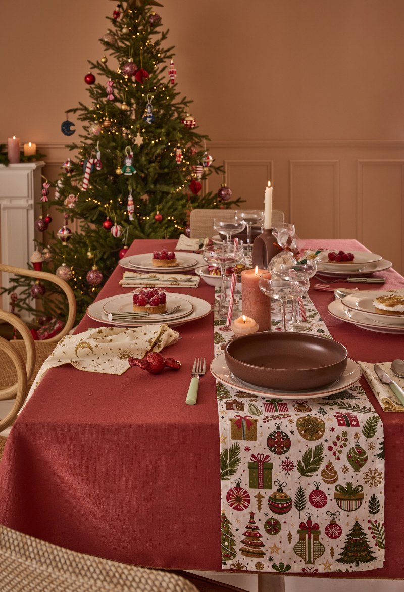 salle à manger Mondial Tissus Noël rouge et verte
