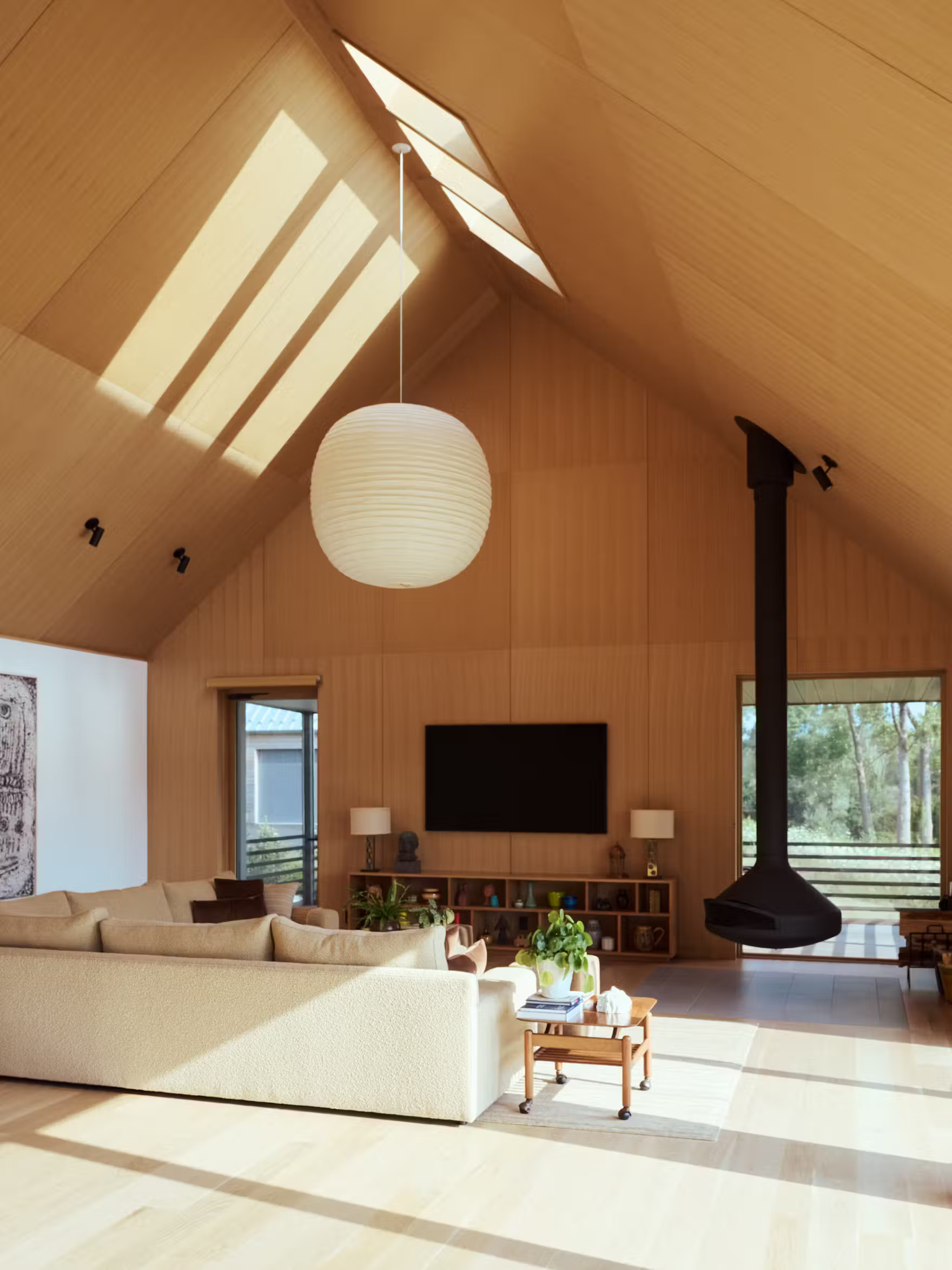 salon double hauteur maison en bois décoration contemporaine cheminée Focus salon double hauteur maison en bois décoration contemporaine cheminée Focus