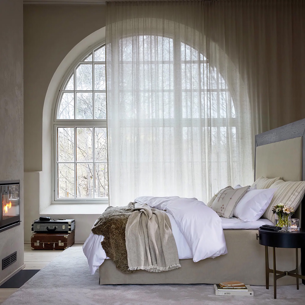 chambre avec fenêtre cintrée et cheminée décoration scandinave chambre avec fenêtre cintrée et cheminée décoration scandinave
