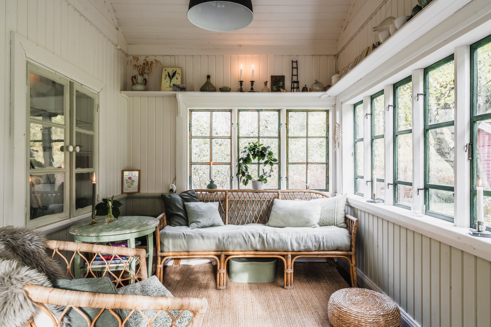 salon dans véranda petite maison 42m2 en bois Suède salon dans véranda petite maison 42m2 en bois Suède