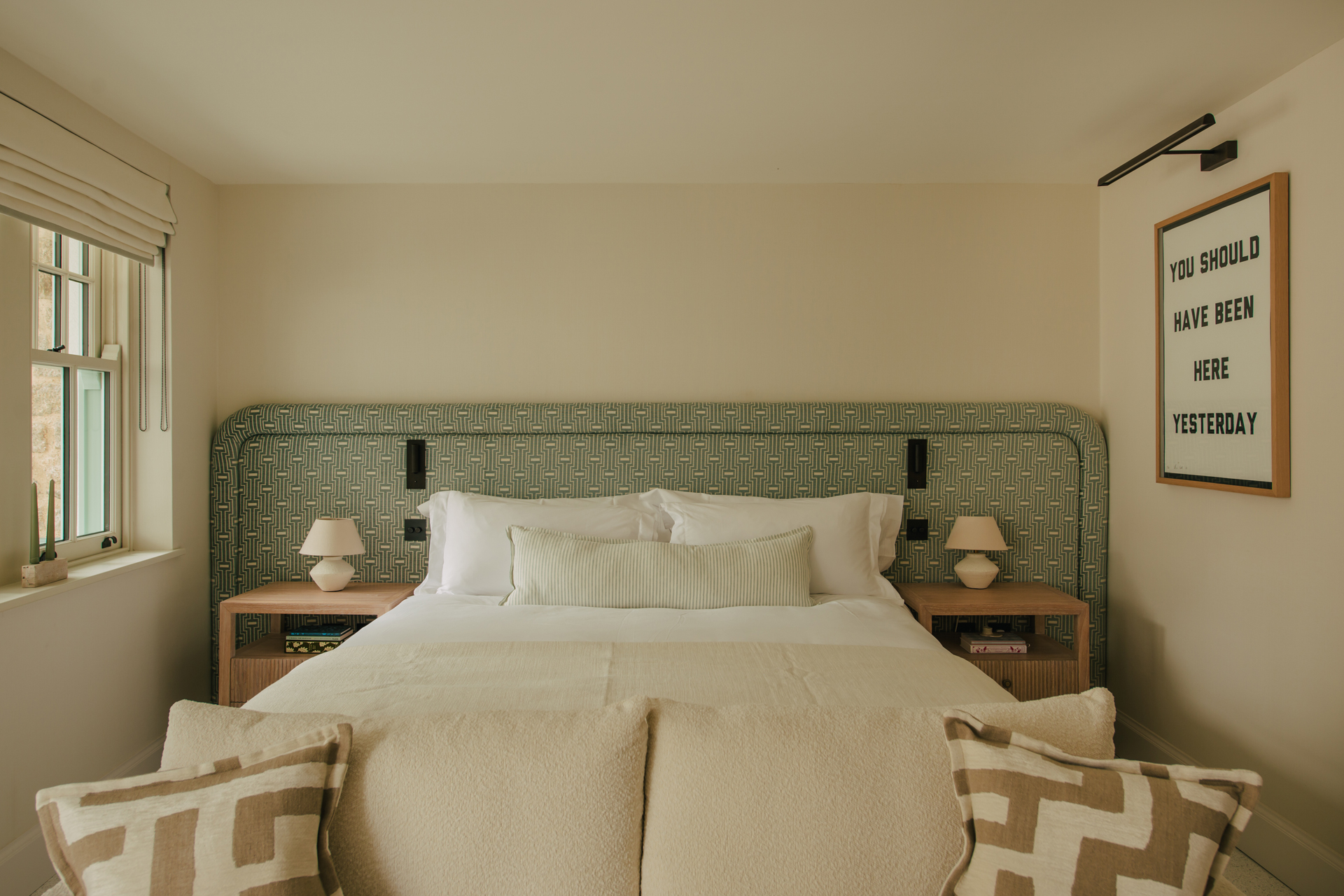 chambre tête de lit verte décoration contemporaine