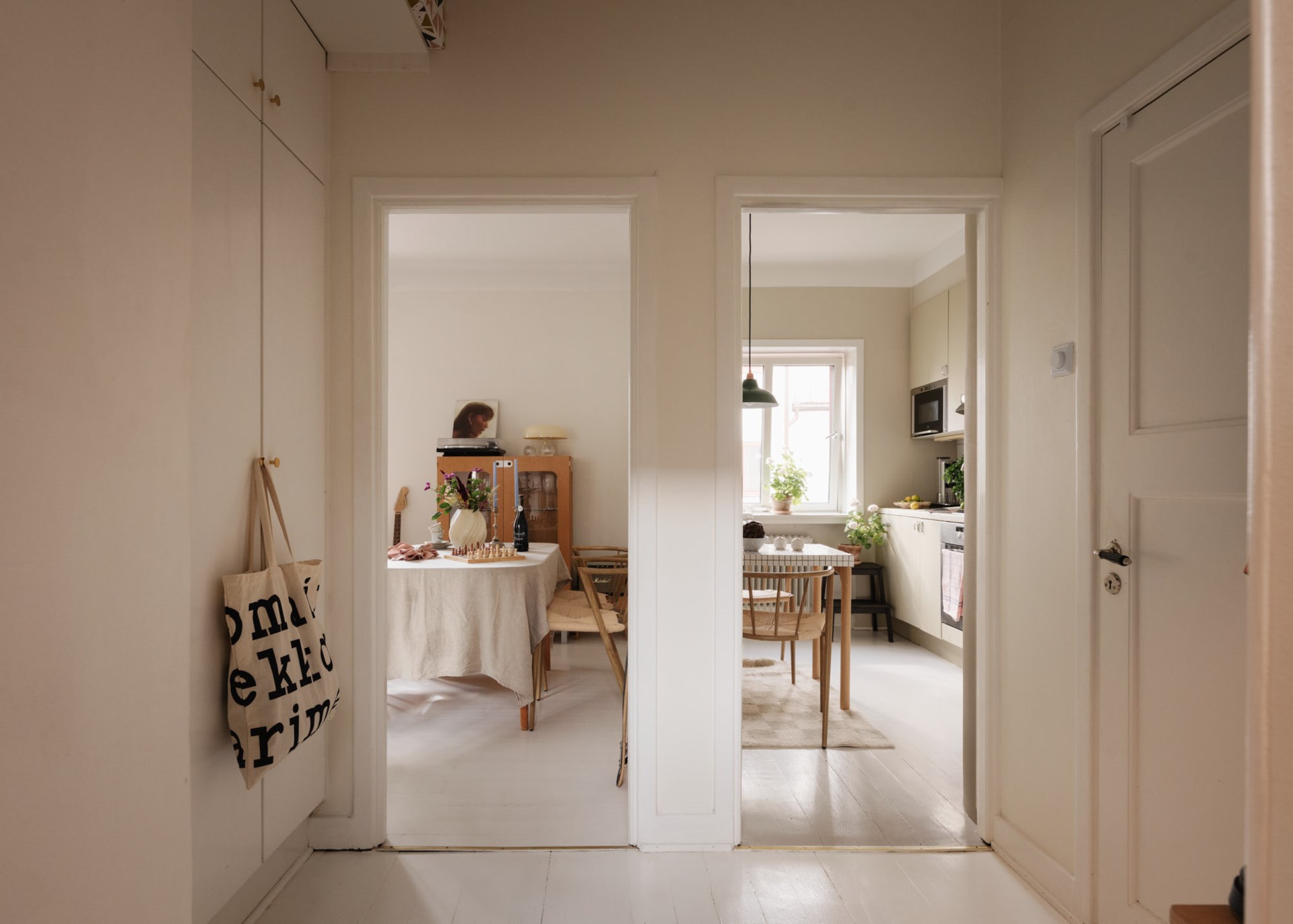 entrée studio 33m2 décoration scandinave beige entrée studio 33m2 décoration scandinave beige