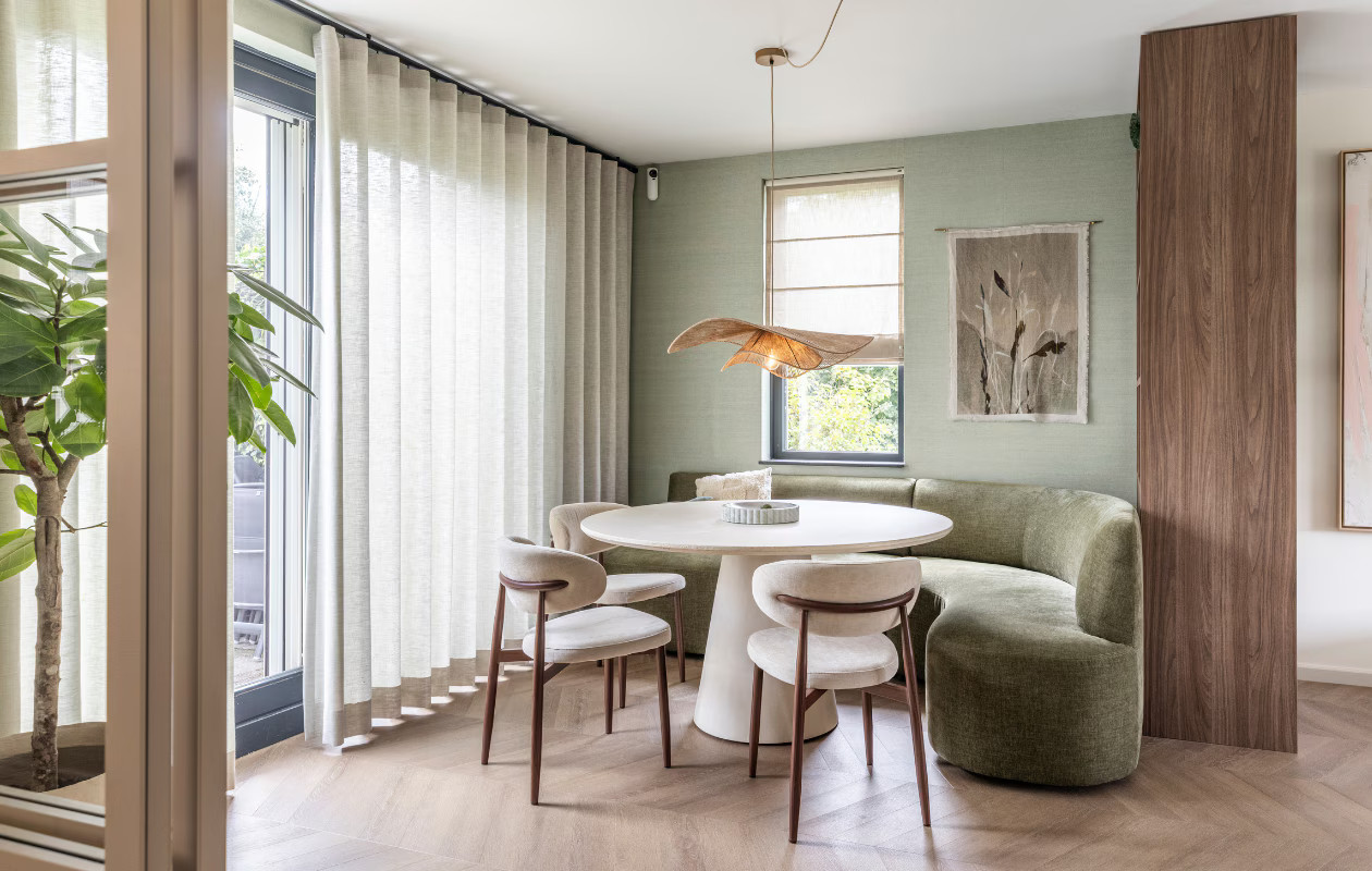 salle à manger maison de ville décoration contemporaine tons verts et naturels