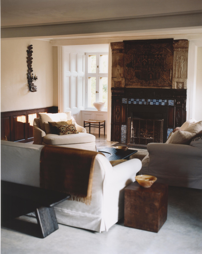 salon avec cheminée décoration rustique chic Autumn Stories par Zara Home salon avec cheminée décoration rustique chic Autumn Stories par Zara Home