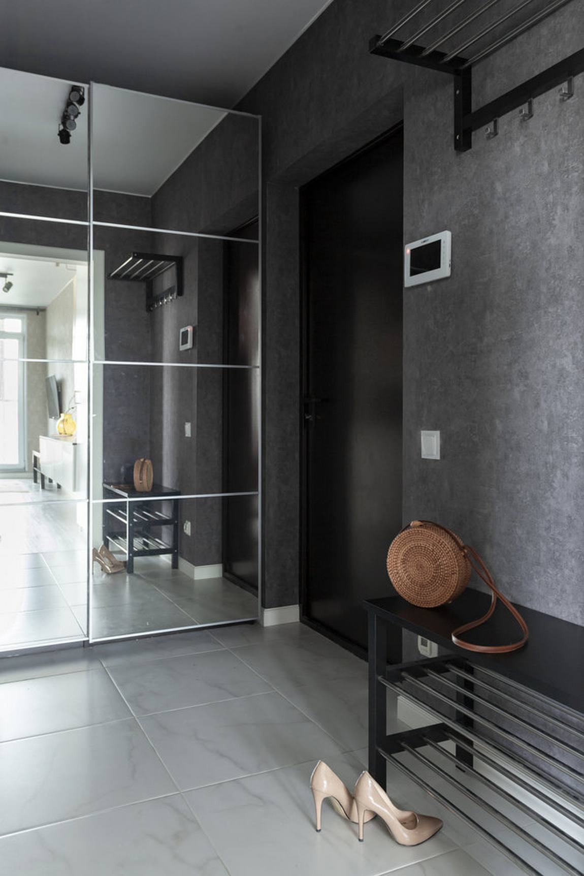 entrée avec armoire PAX IKEA portes miroirs coulissantes studio 29m2 