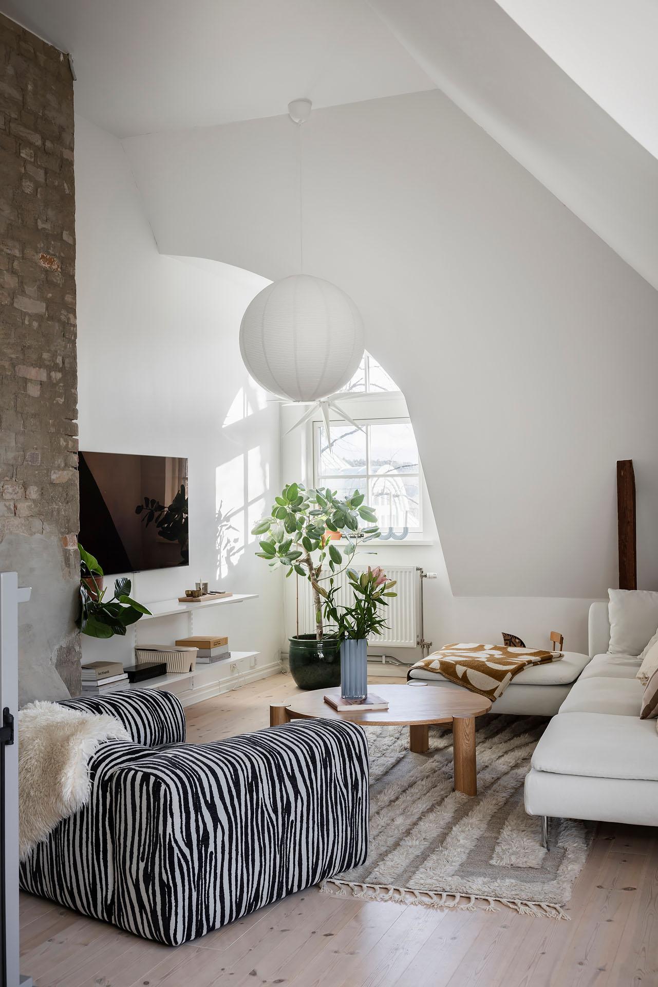salon avec murs briques décoration scandinave