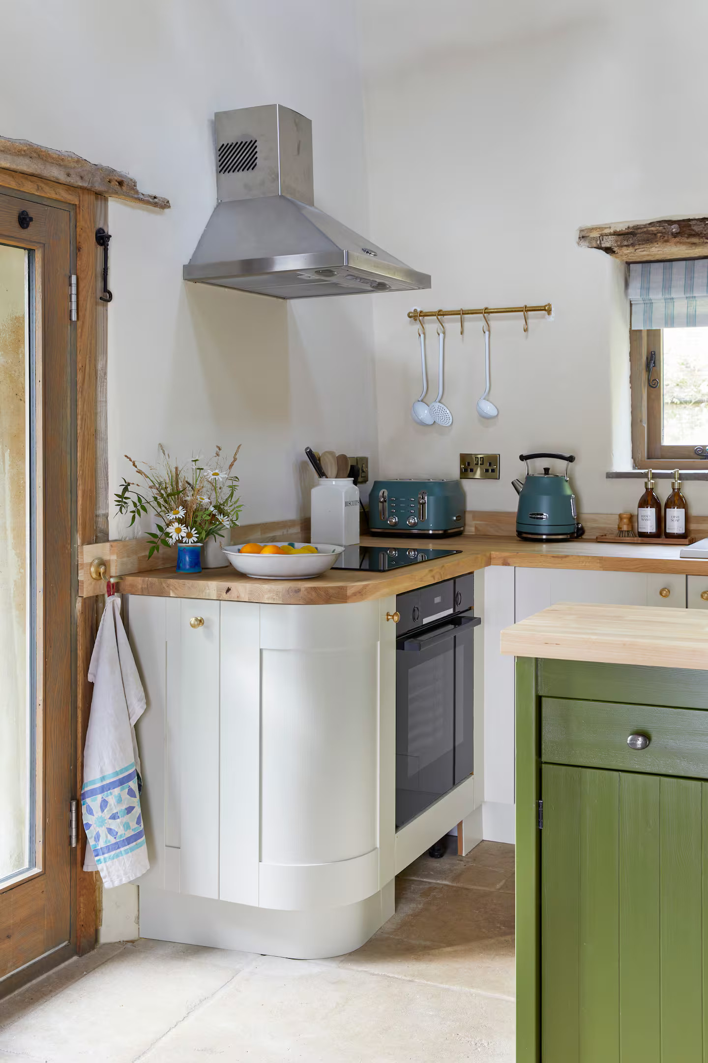 cuisine ouverte cottage anglais décoration rustique chic The Lavendry Barn cuisine ouverte cottage anglais décoration rustique chic The Lavendry Barn