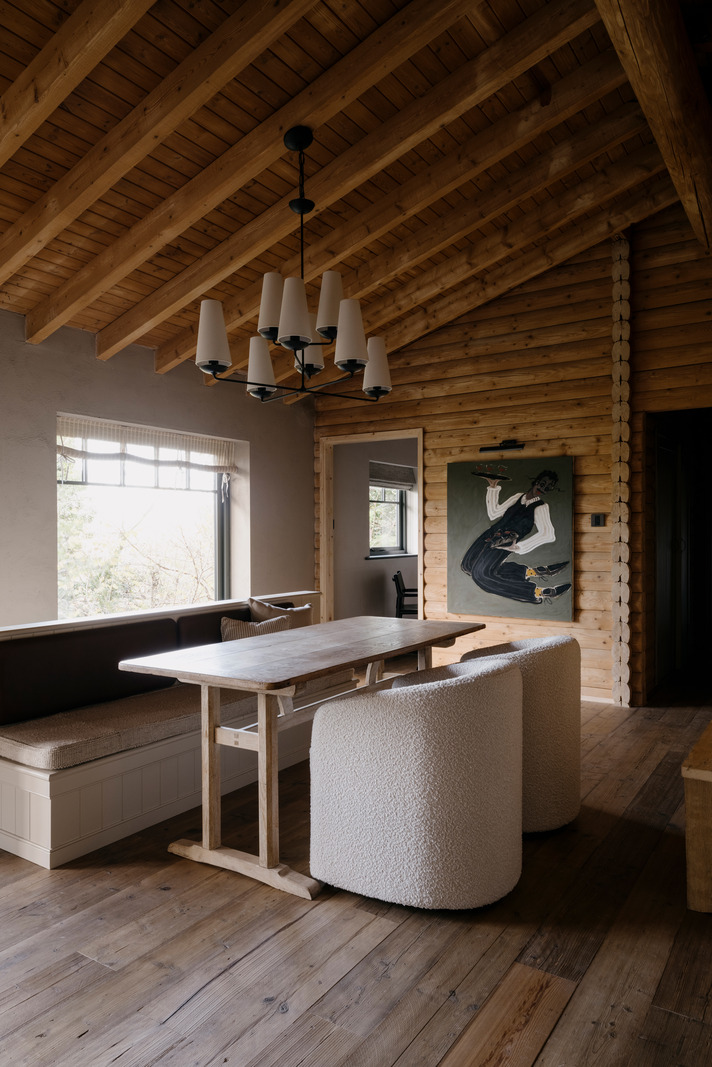 salle à manger maison moderne en bois style rondins