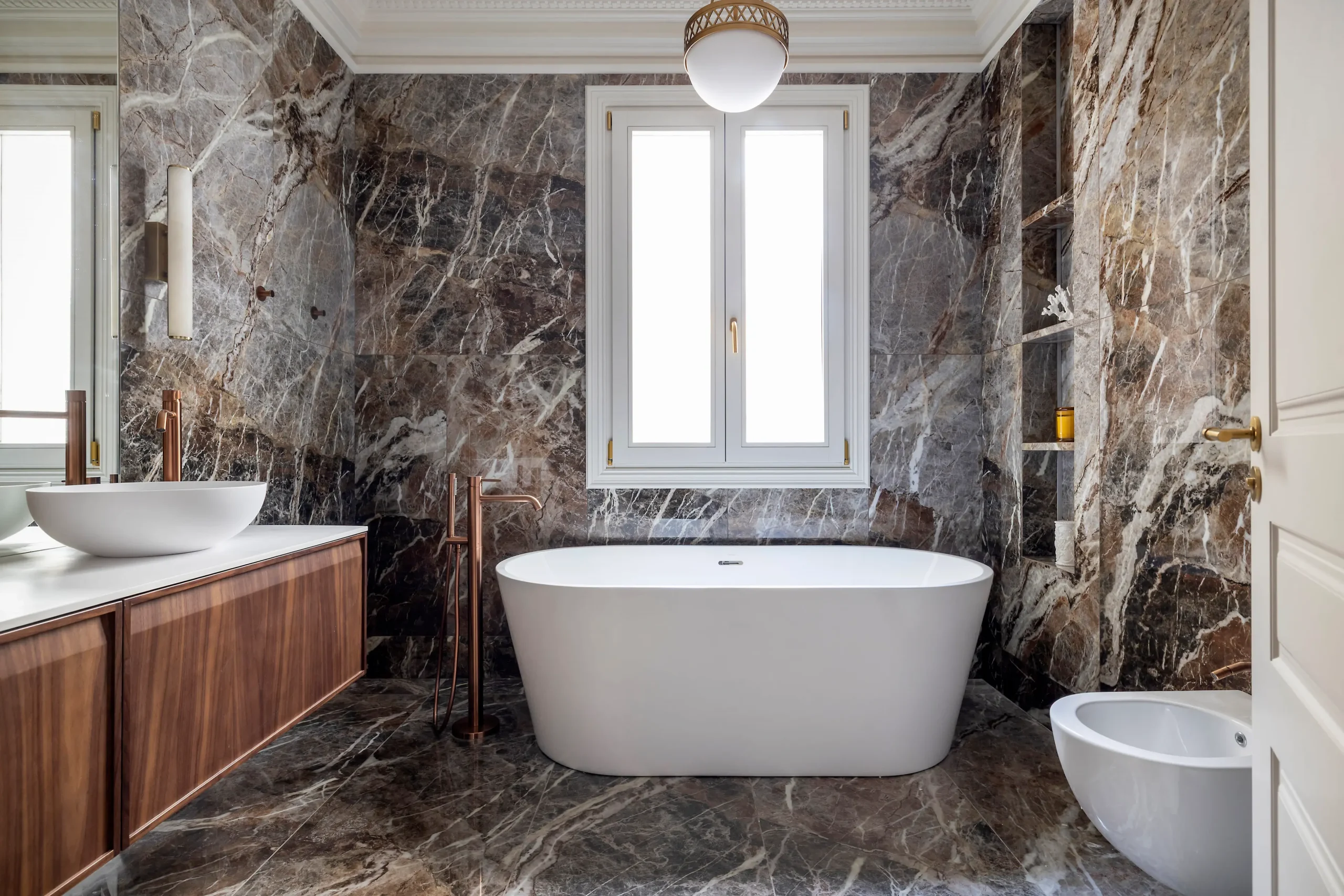 salle de bain marbre appartement Barcelone décoration classique chic et contemporaine salle de bain marbre appartement Barcelone décoration classique chic et contemporaine