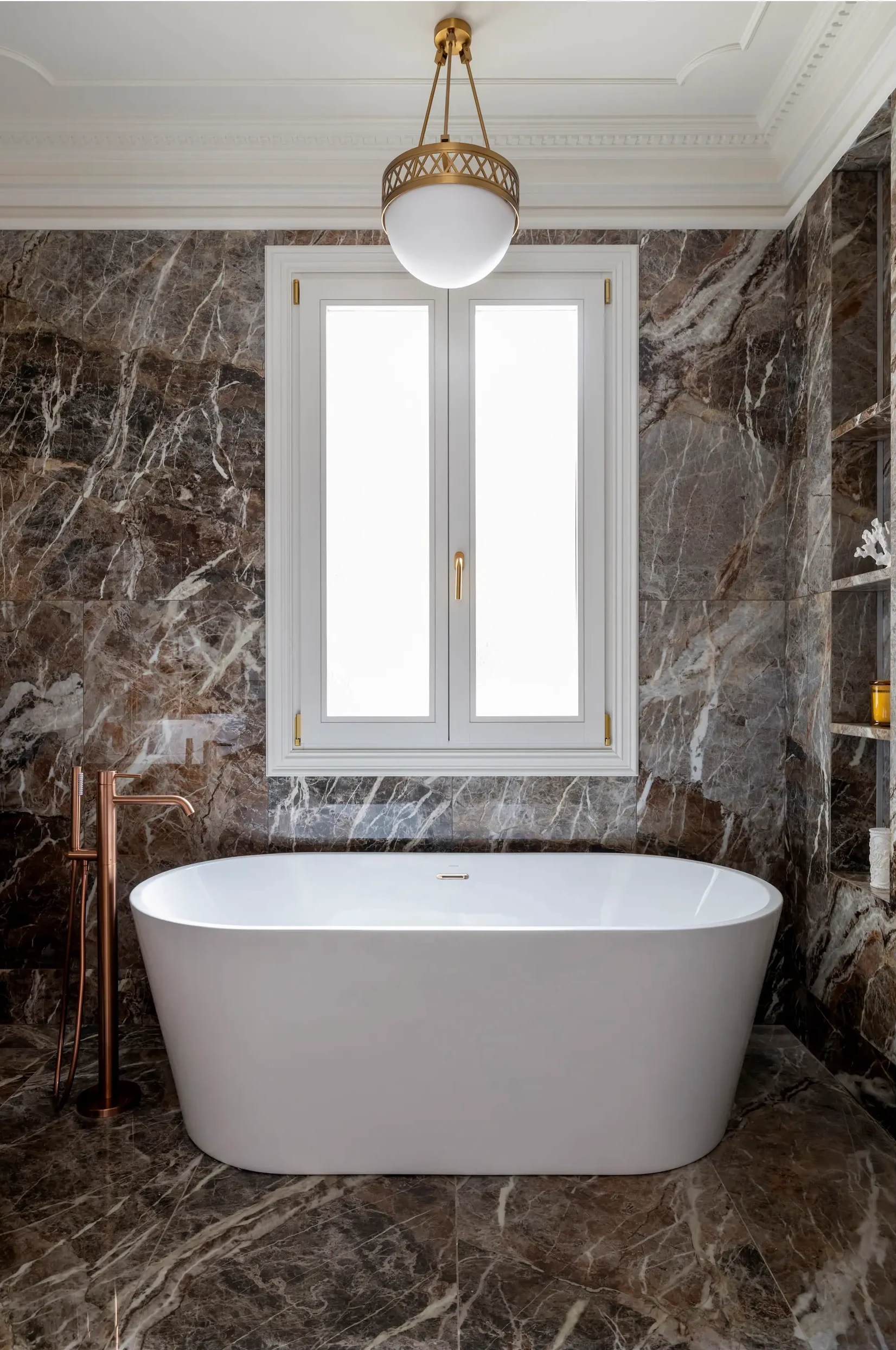 salle de bain marbre appartement Barcelone décoration classique chic et contemporaine salle de bain marbre appartement Barcelone décoration classique chic et contemporaine