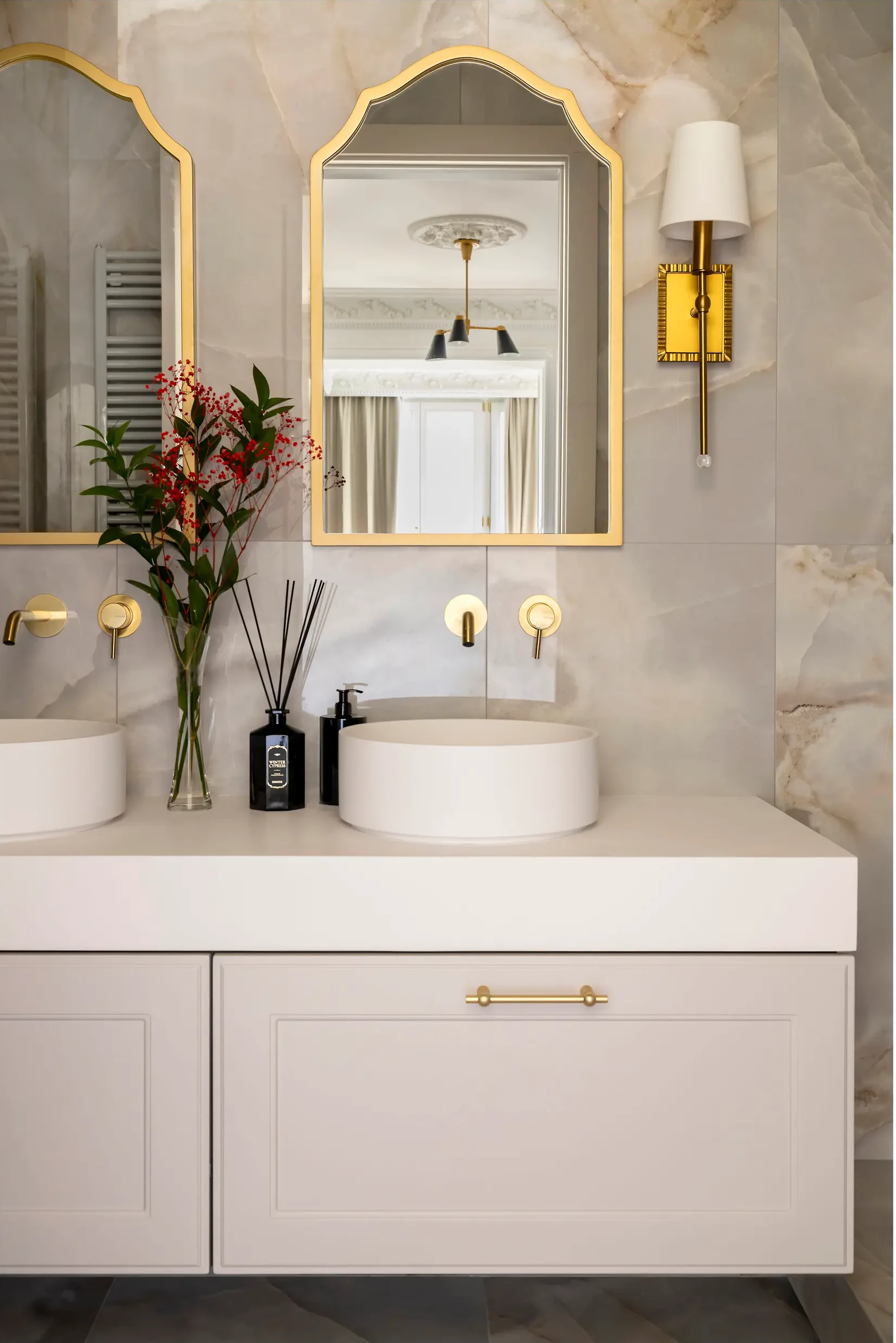 salle de bain onyx appartement Barcelone décoration classique chic et contemporaine salle de bain onyx appartement Barcelone décoration classique chic et contemporaine