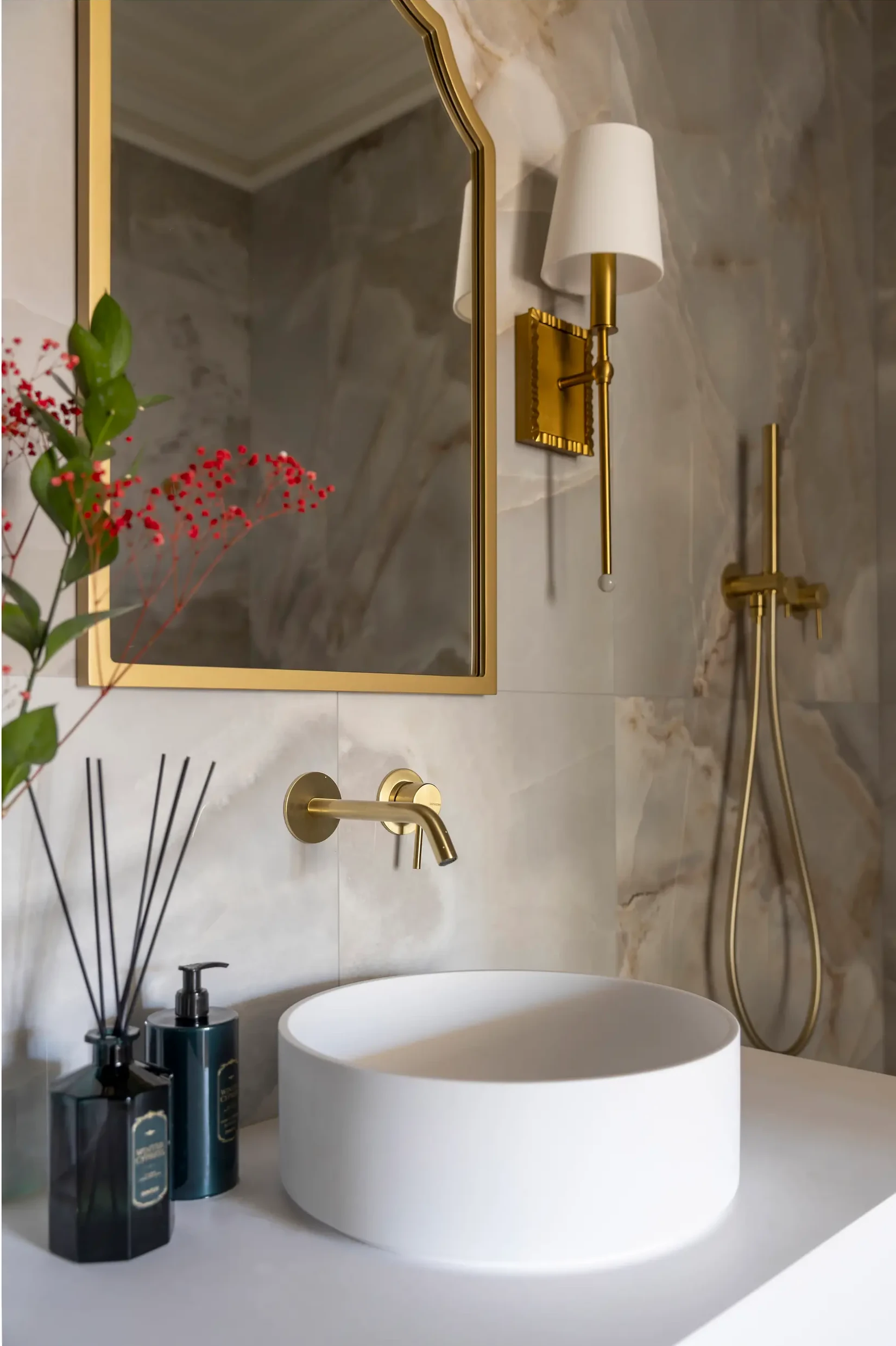 salle de bain onyx appartement Barcelone décoration classique chic et contemporaine salle de bain onyx appartement Barcelone décoration classique chic et contemporaine