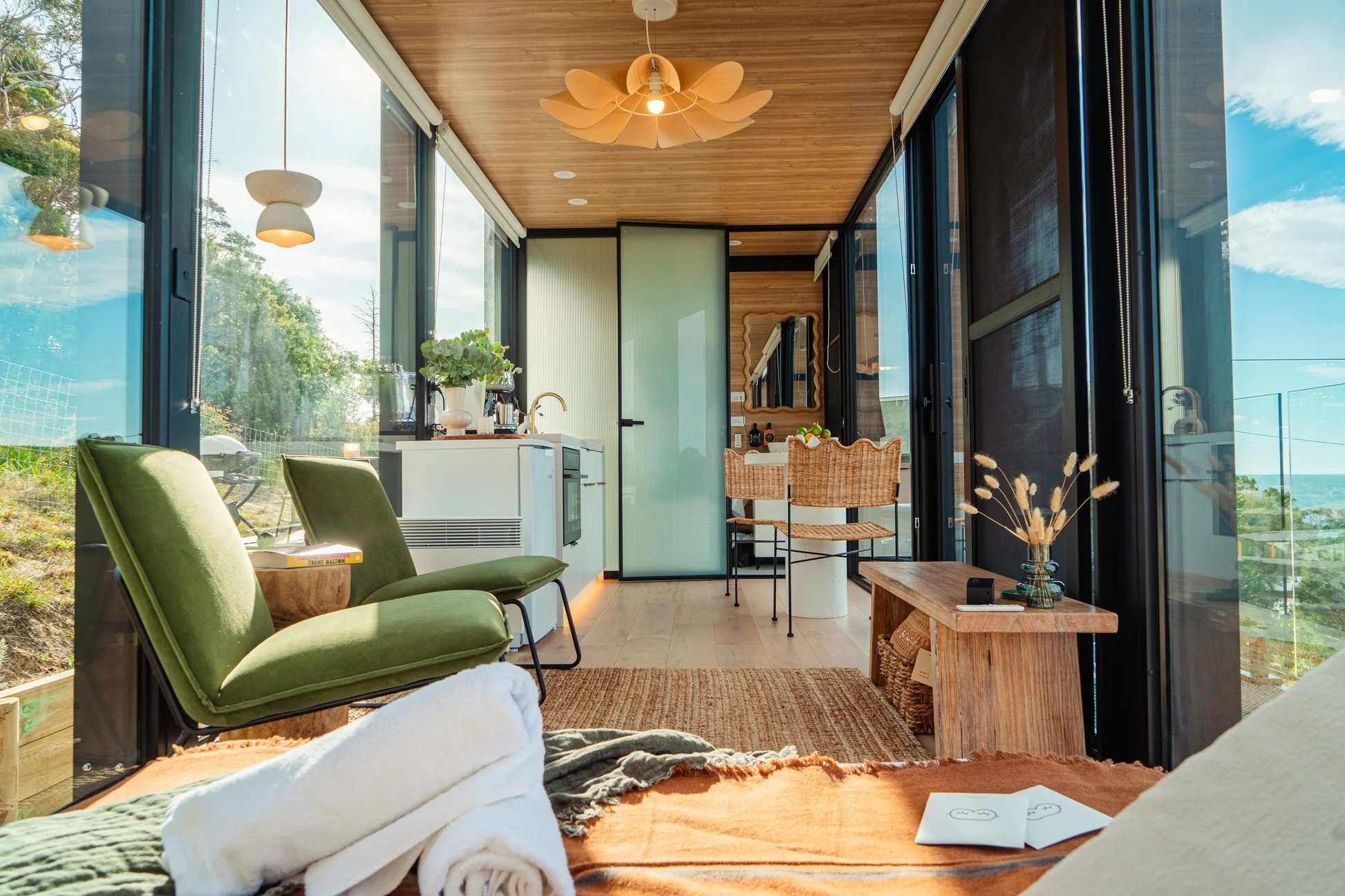 intérieur petite maison vitrée 36m3 modèle Bambino par Elsewhere intérieur petite maison vitrée 36m3 modèle Bambino par Elsewhere