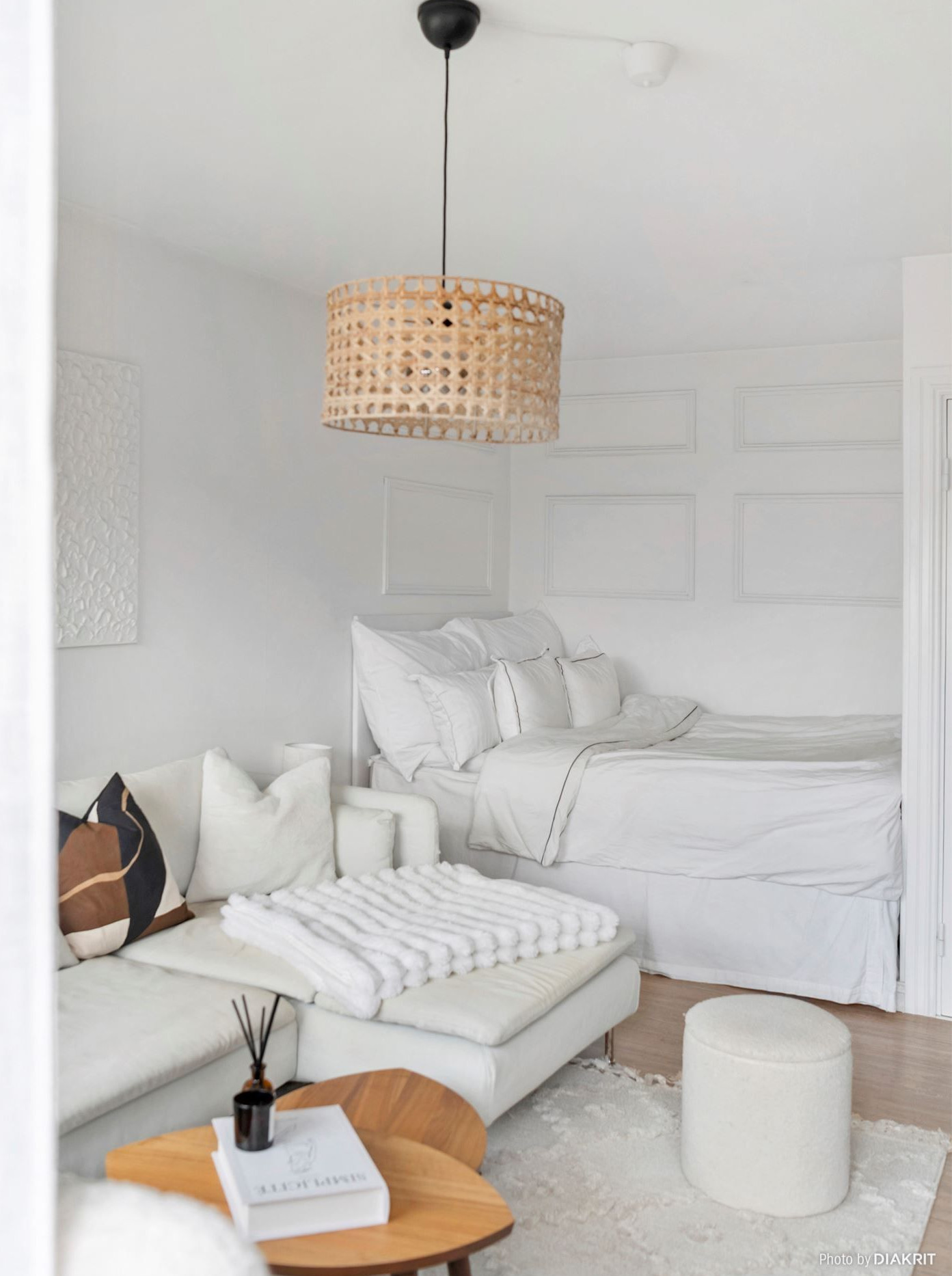 salon et lit dans alcôve studio 41m2 décoration blanche scandinave salon et lit dans alcôve studio 41m2 décoration blanche scandinave