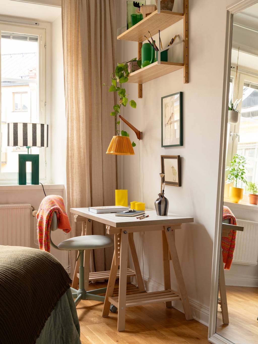 espace bureau dans chambre appartement au design scandinave vintage