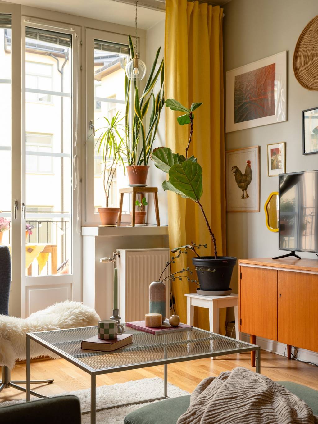 salon avec canapé vert décoration vintage scandinave