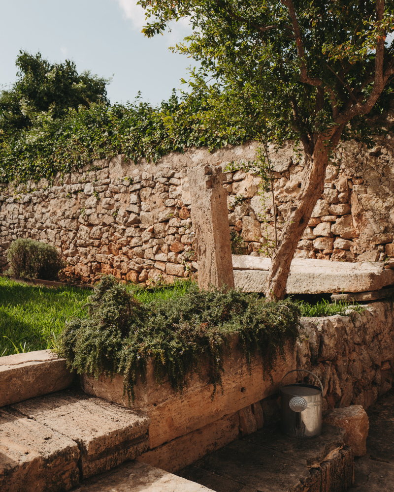jardin murs en pierres et terrasse maison ancienne Majorque