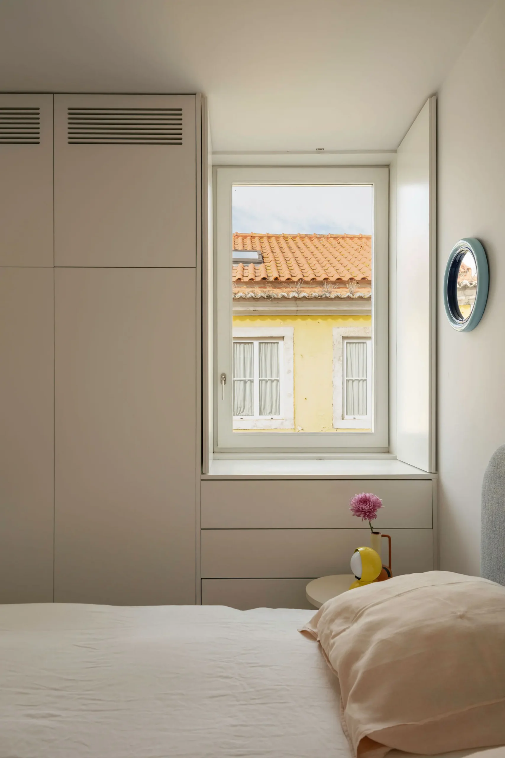 chambre minimaliste maison de ville Lisbonne décoration design chambre minimaliste maison de ville Lisbonne décoration design