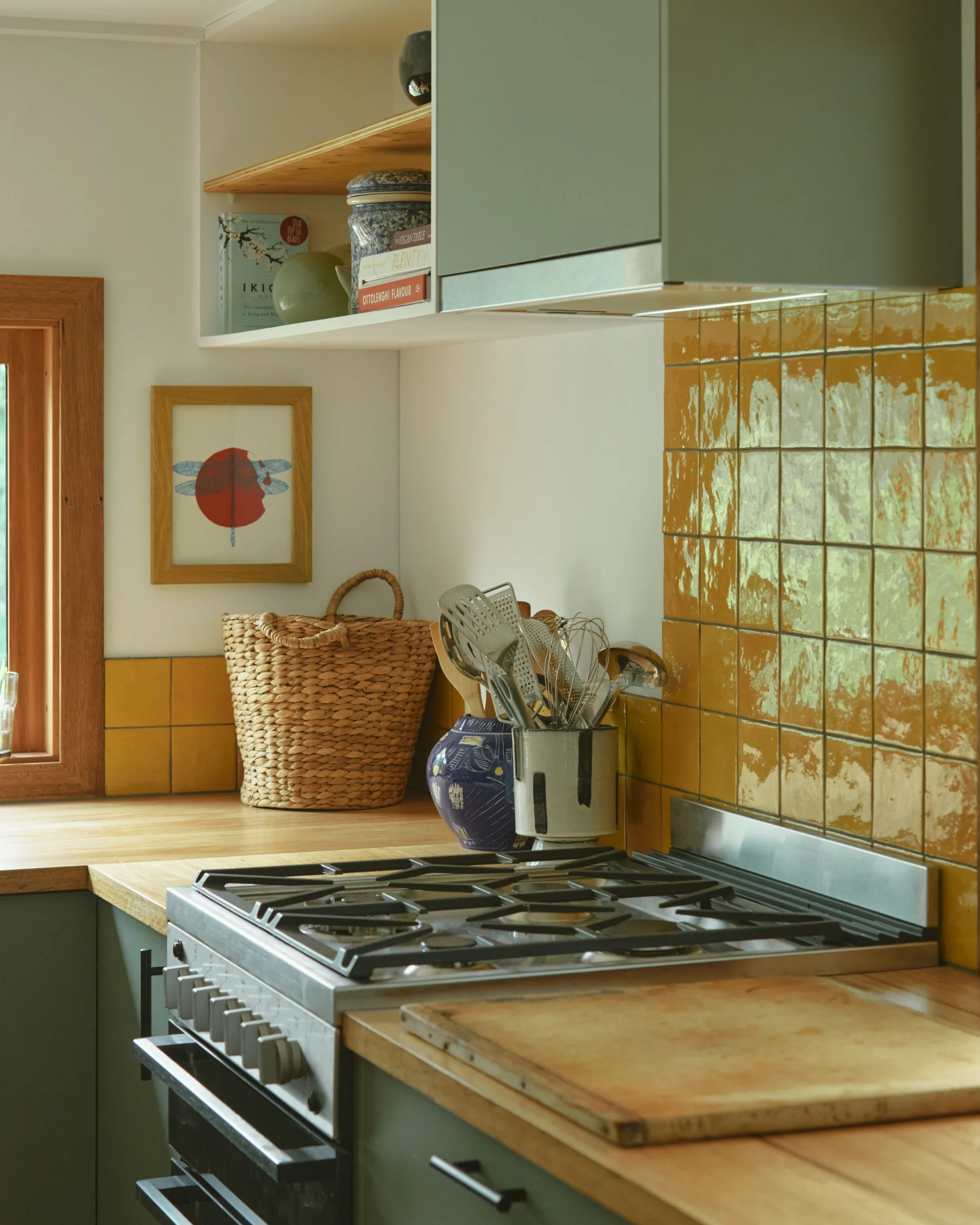 cuisine verte carrelage jaune mini maison mobile Caladenia Forest Creek Tinies cuisine verte carrelage jaune mini maison mobile Caladenia Forest Creek Tinies