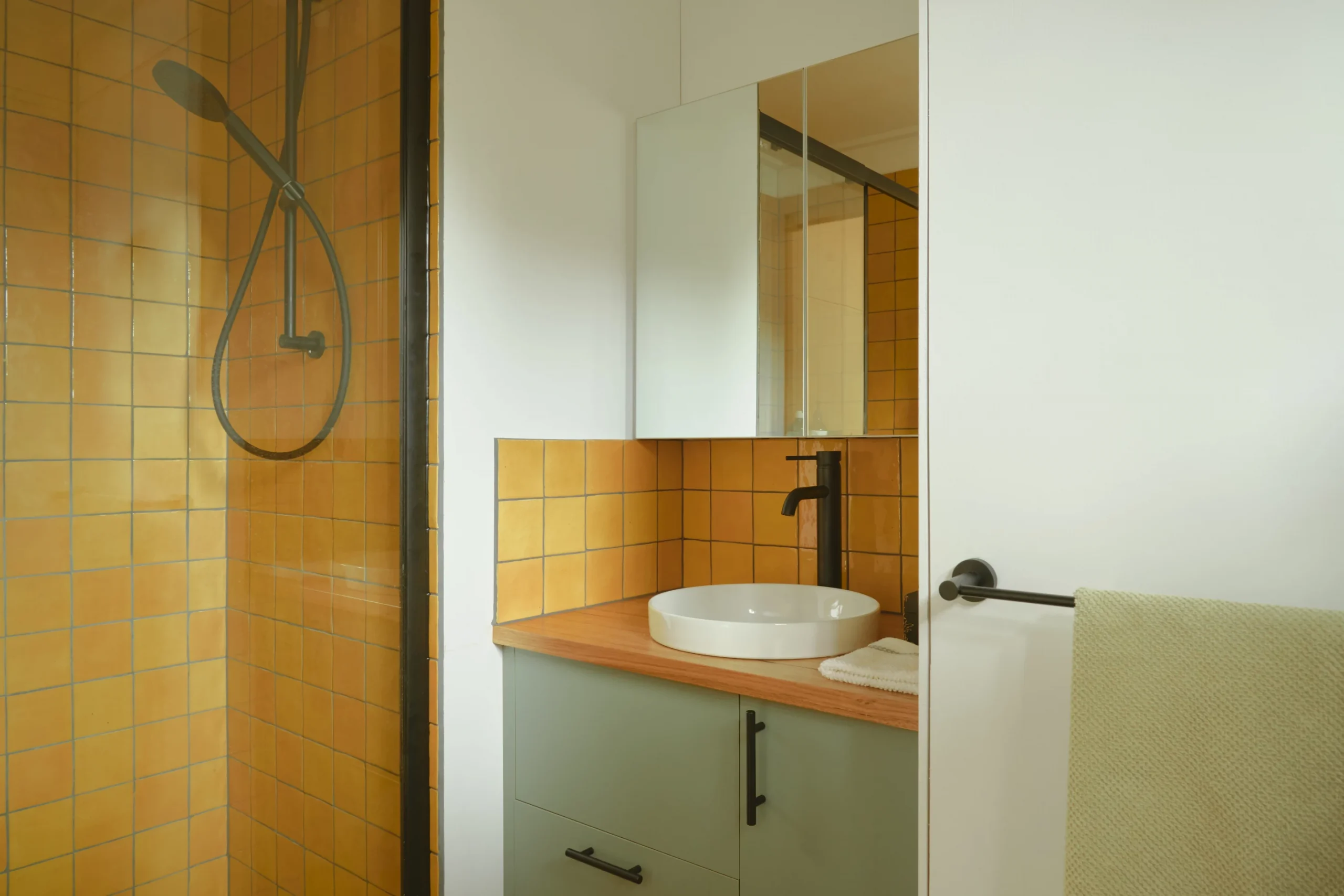 salle de bain mini maison mobile Caladenia Forest Creek Tinies salle de bain mini maison mobile Caladenia Forest Creek Tinies