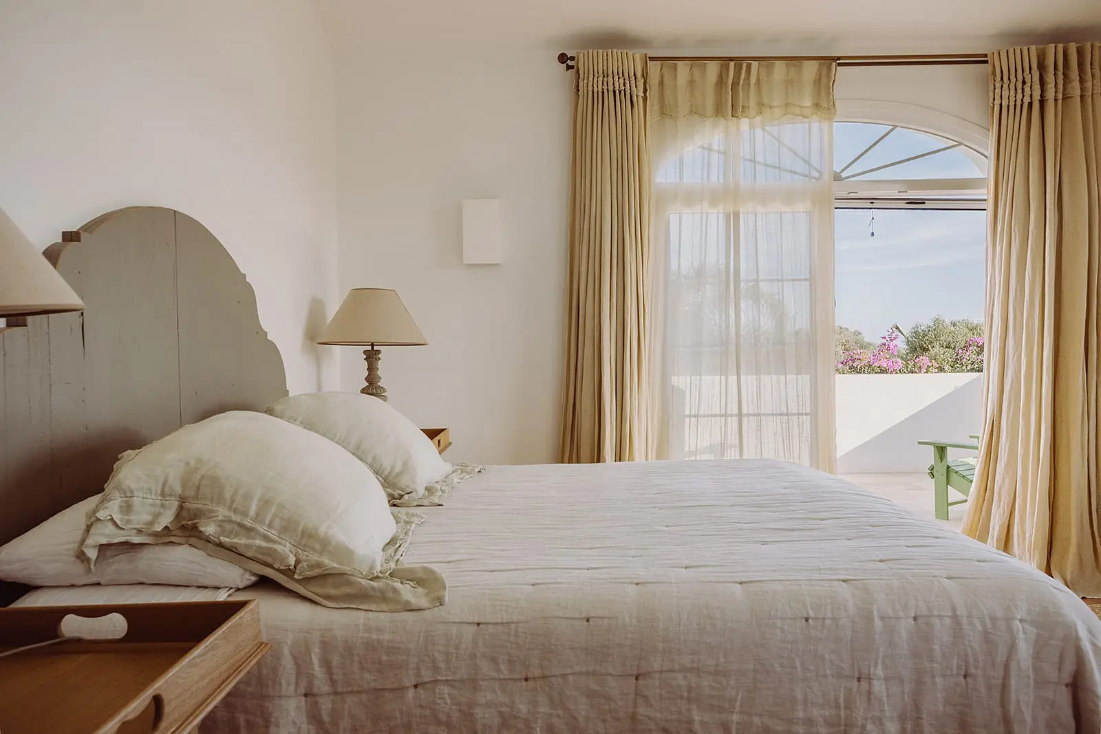 chambre décoration rustique chic beige maison Minorque avec piscine Can Bia chambre décoration rustique chic beige maison Minorque avec piscine Can Bia