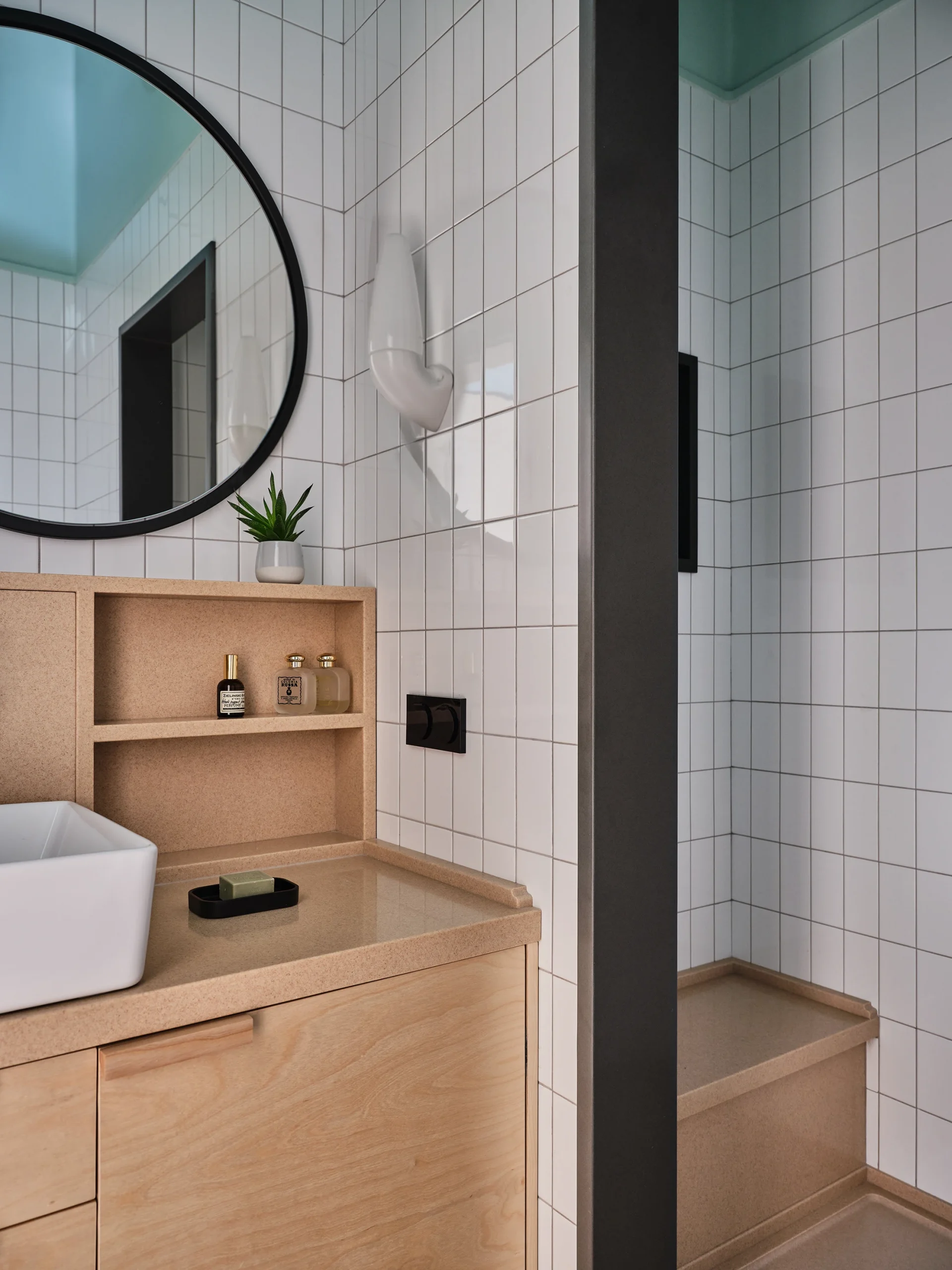 salle de bain studio 30m2 modernisé avec grande hauteur sous plafond salle de bain studio 30m2 modernisé avec grande hauteur sous plafond