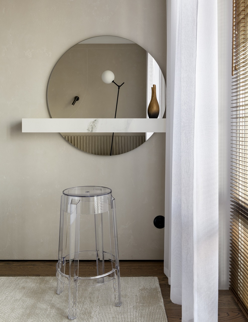 espace coiffeuse design dans chambre décoration contemporaine tons neutres