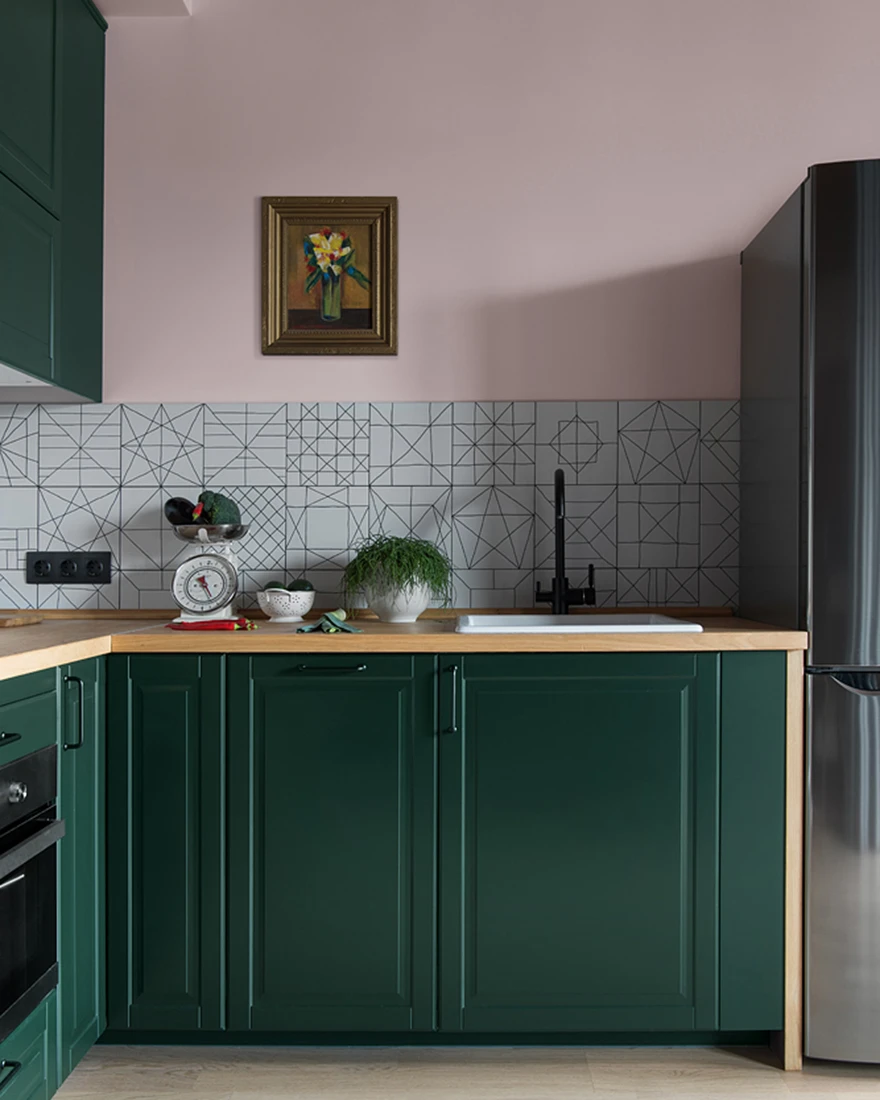 cuisine IKEA verte studio 42m2 vintage et coloré cuisine IKEA verte studio 42m2 vintage et coloré