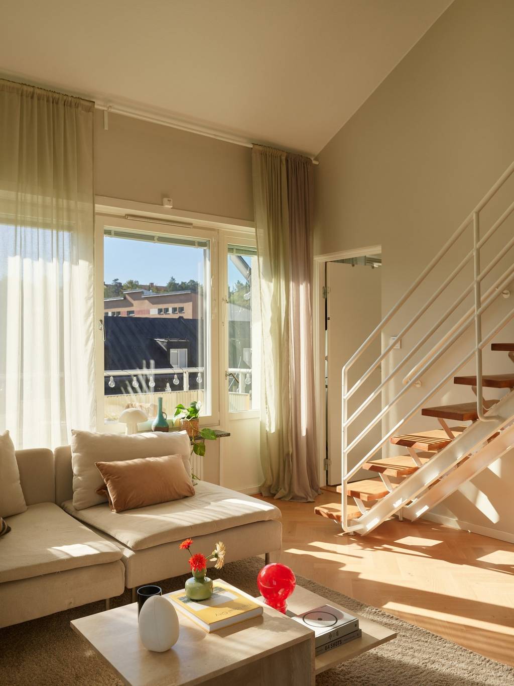 salon avec escalier décoration scandinave duplex 96m2 avec terrasse salon avec escalier décoration scandinave duplex 96m2 avec terrasse